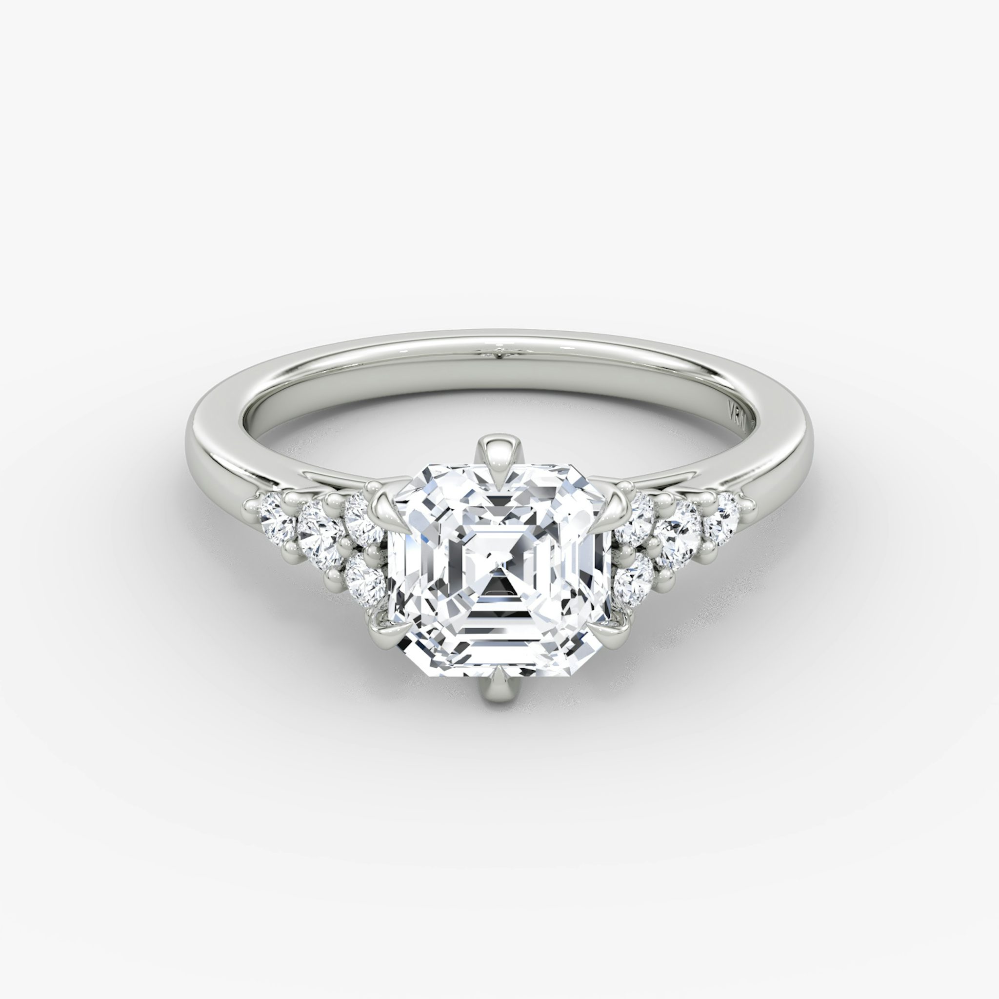 The Round Cluster Heirloom | Asscher | 18k | Weißgold | bandAccent: Ohne Pavé-Besatz | diamondOrientation: vertical | caratWeight: other