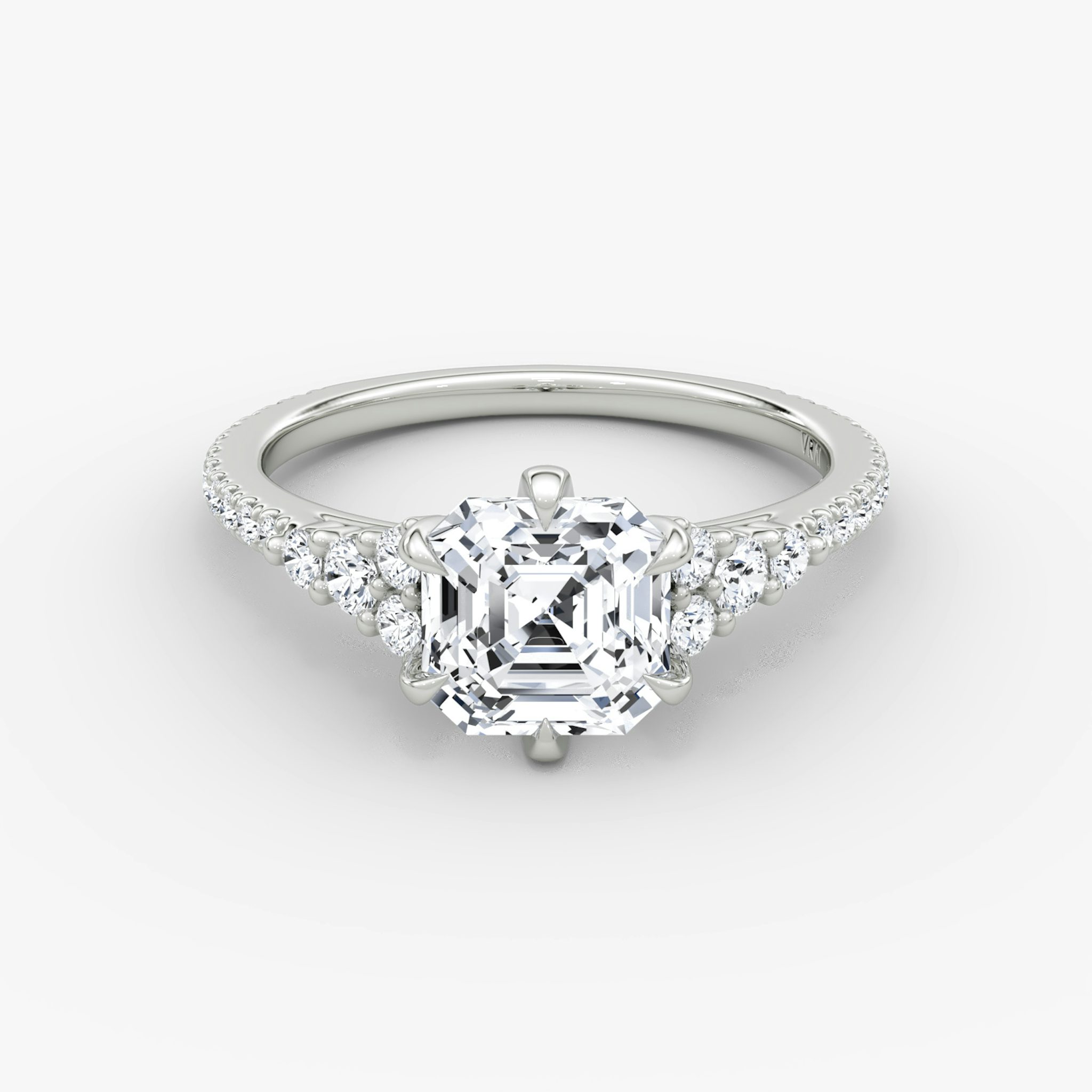 The Round Cluster Heirloom | Asscher | Platin | bandAccent: Mit Pavé-Besatz | diamondOrientation: vertical | caratWeight: other