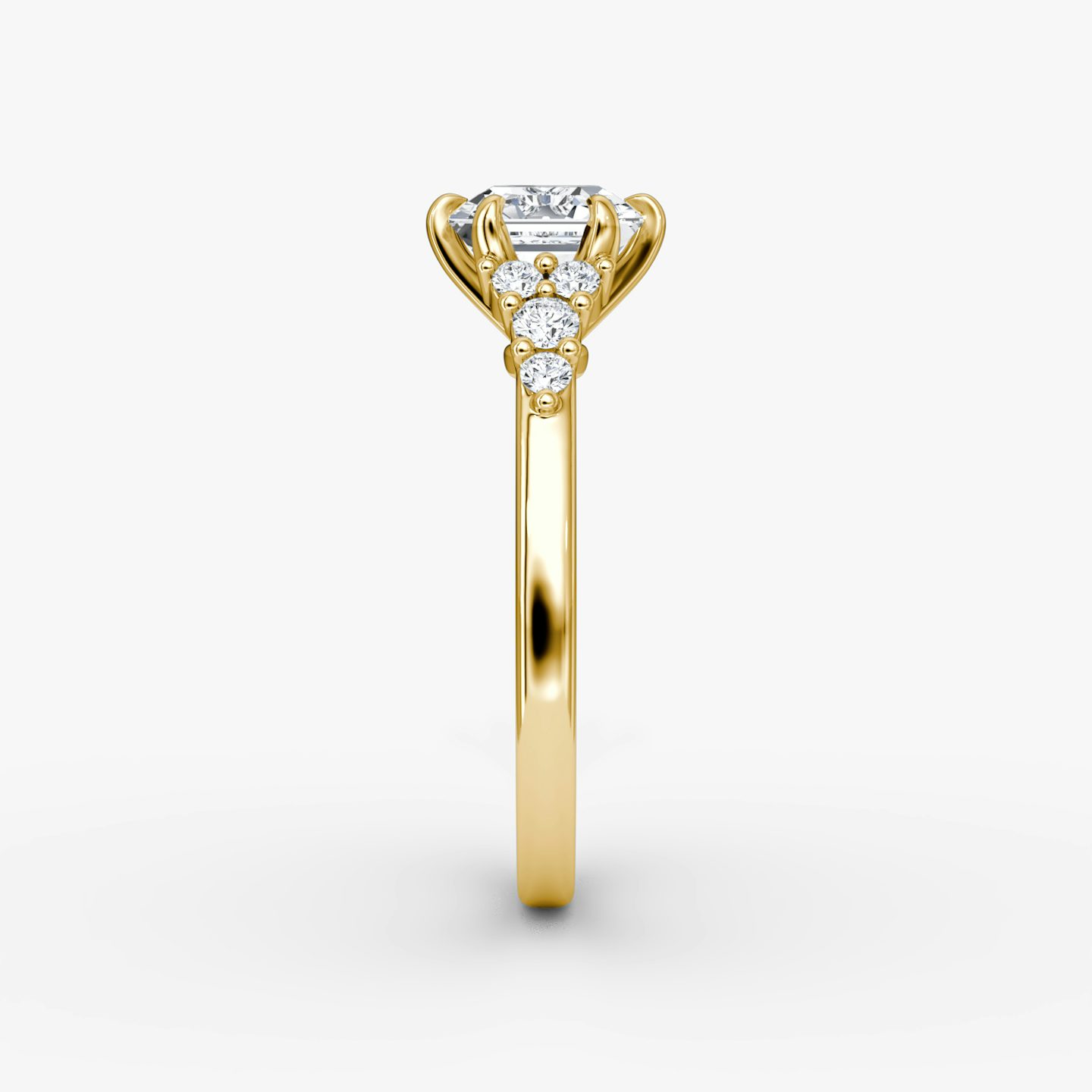The Round Cluster Heirloom | Asscher | 18k | Yellow Gold | bandAccent: Plain | diamondOrientation: vertical | caratWeight: other