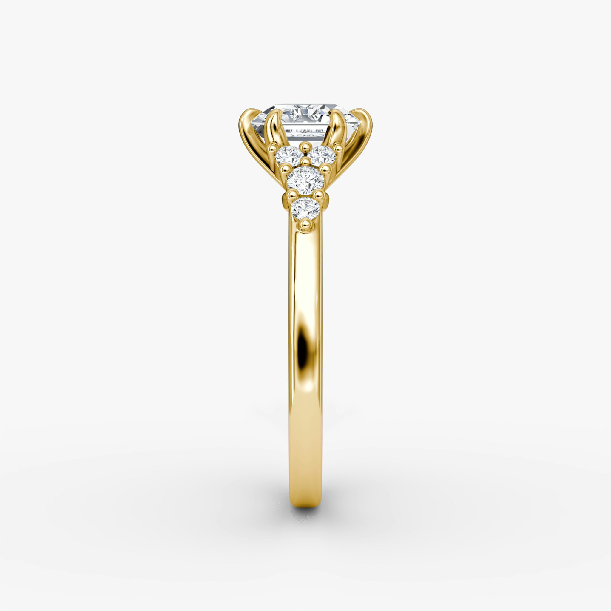 The Round Cluster Heirloom | Asscher | 18k | Gelbgold | bandAccent: Ohne Pavé-Besatz | diamondOrientation: vertical | caratWeight: other