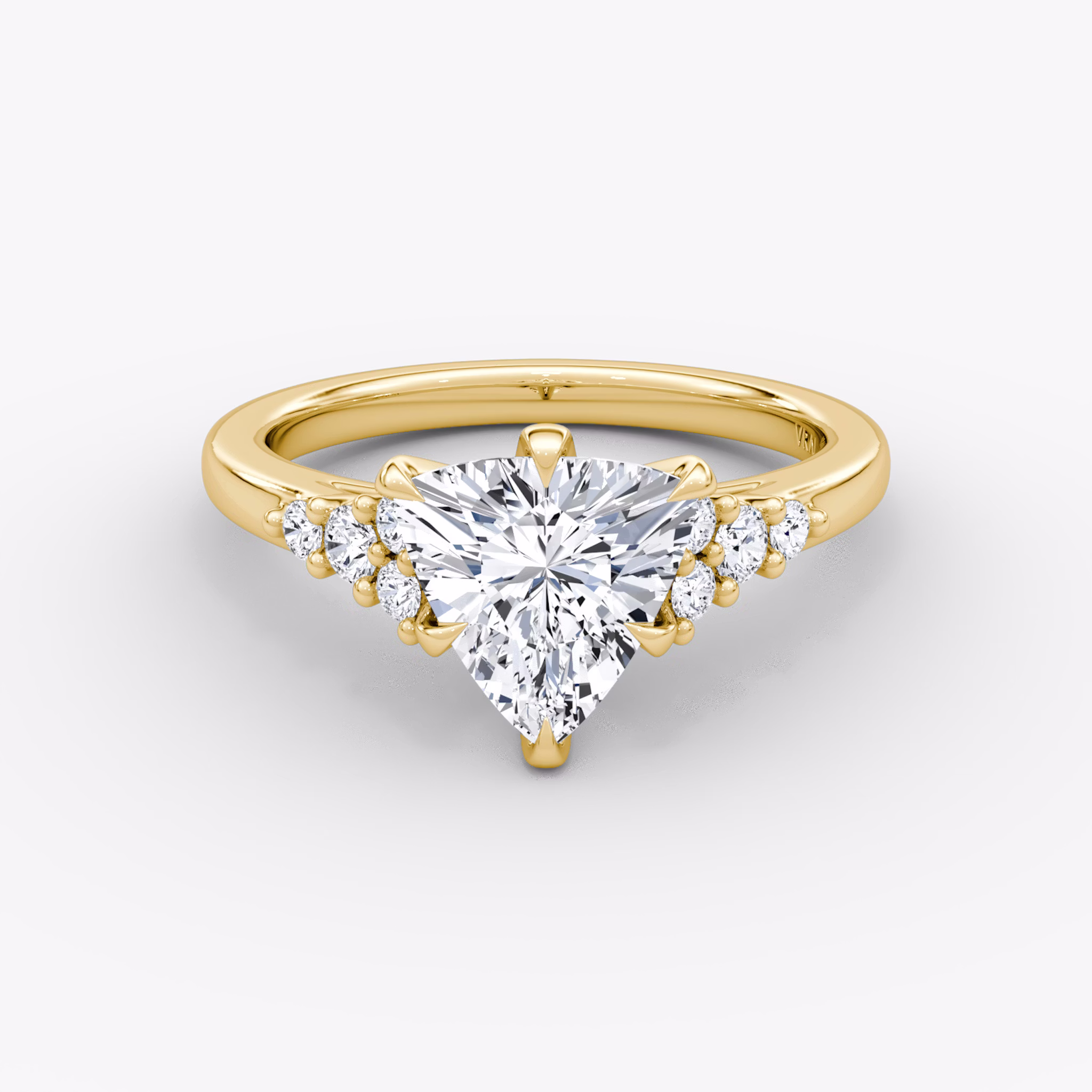 Anillo de compromiso Round Cluster Heirloom | Trillón | 18k | Oro amarillo | bandAccent: Simple | diamondOrientation: vertical | caratWeight: other