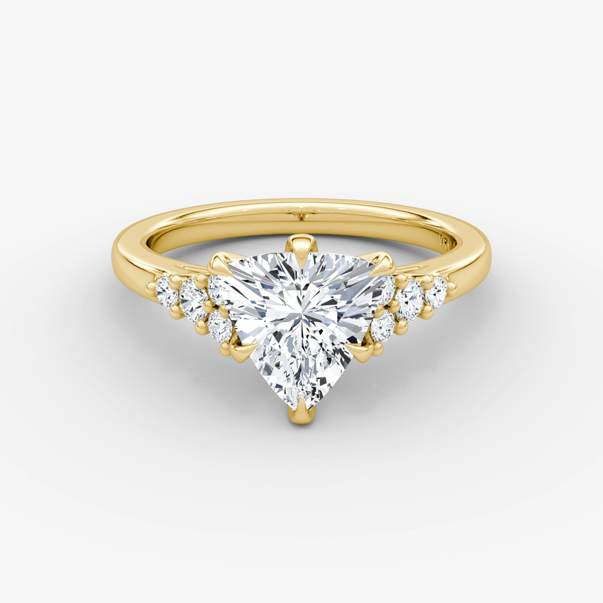 Anillo de compromiso Round Cluster Heirloom | Trillón | 18k | Oro amarillo | bandAccent: Simple | diamondOrientation: vertical | caratWeight: other