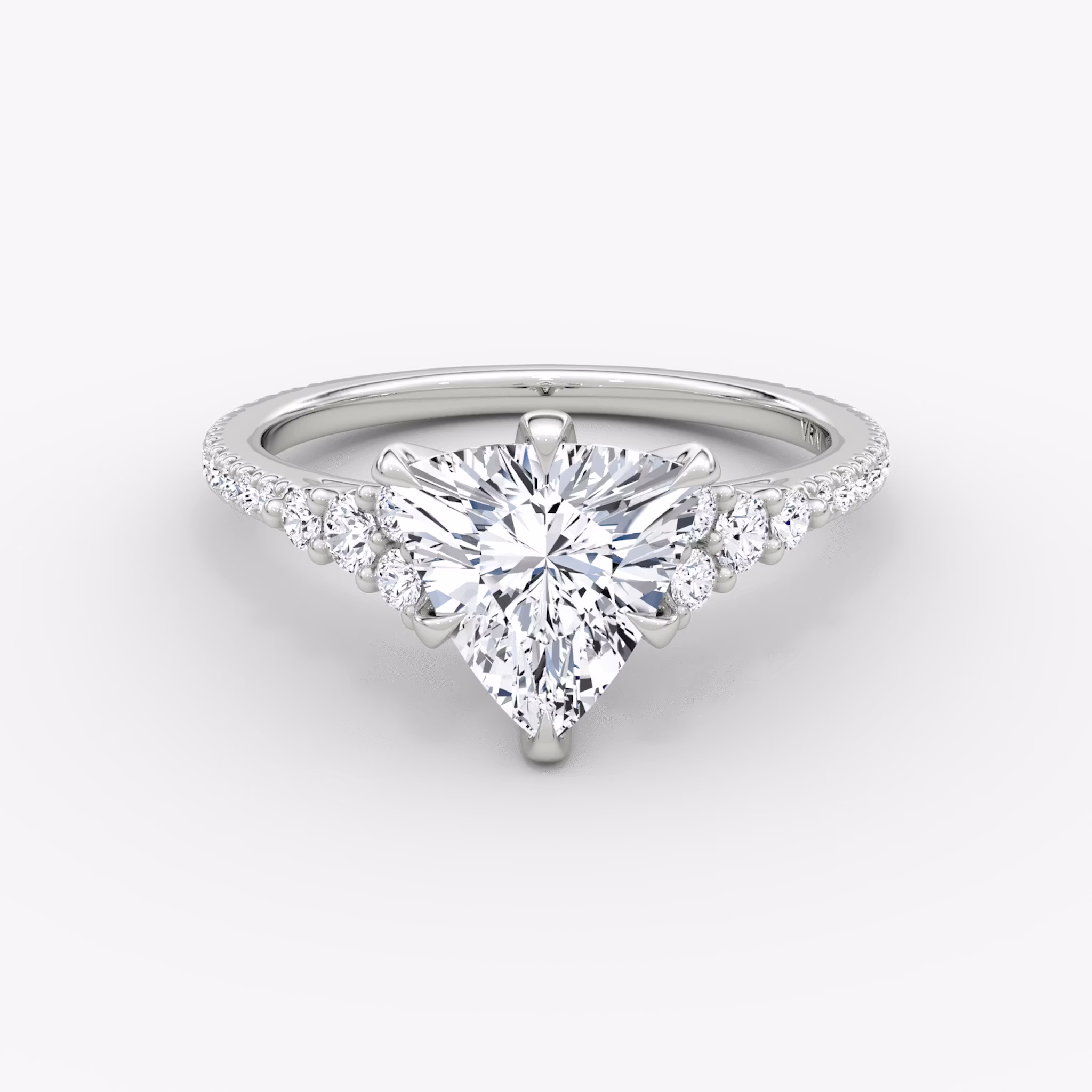 The Round Cluster Heirloom | Trillant | Platin | bandAccent: Mit Pavé-Besatz | diamondOrientation: vertical | caratWeight: other