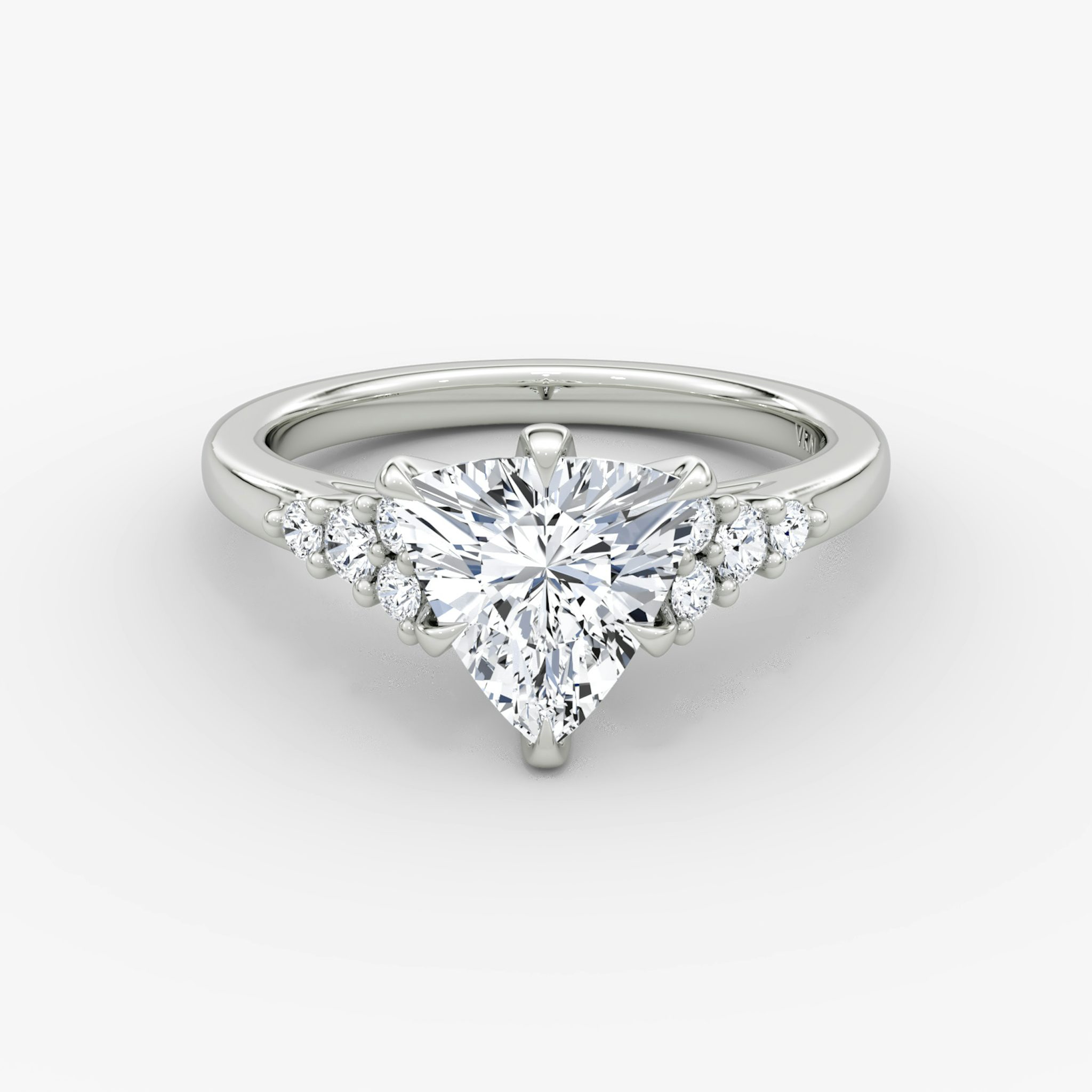 The Round Cluster Heirloom | Trillant | Platin | bandAccent: Ohne Pavé-Besatz | diamondOrientation: vertical | caratWeight: other