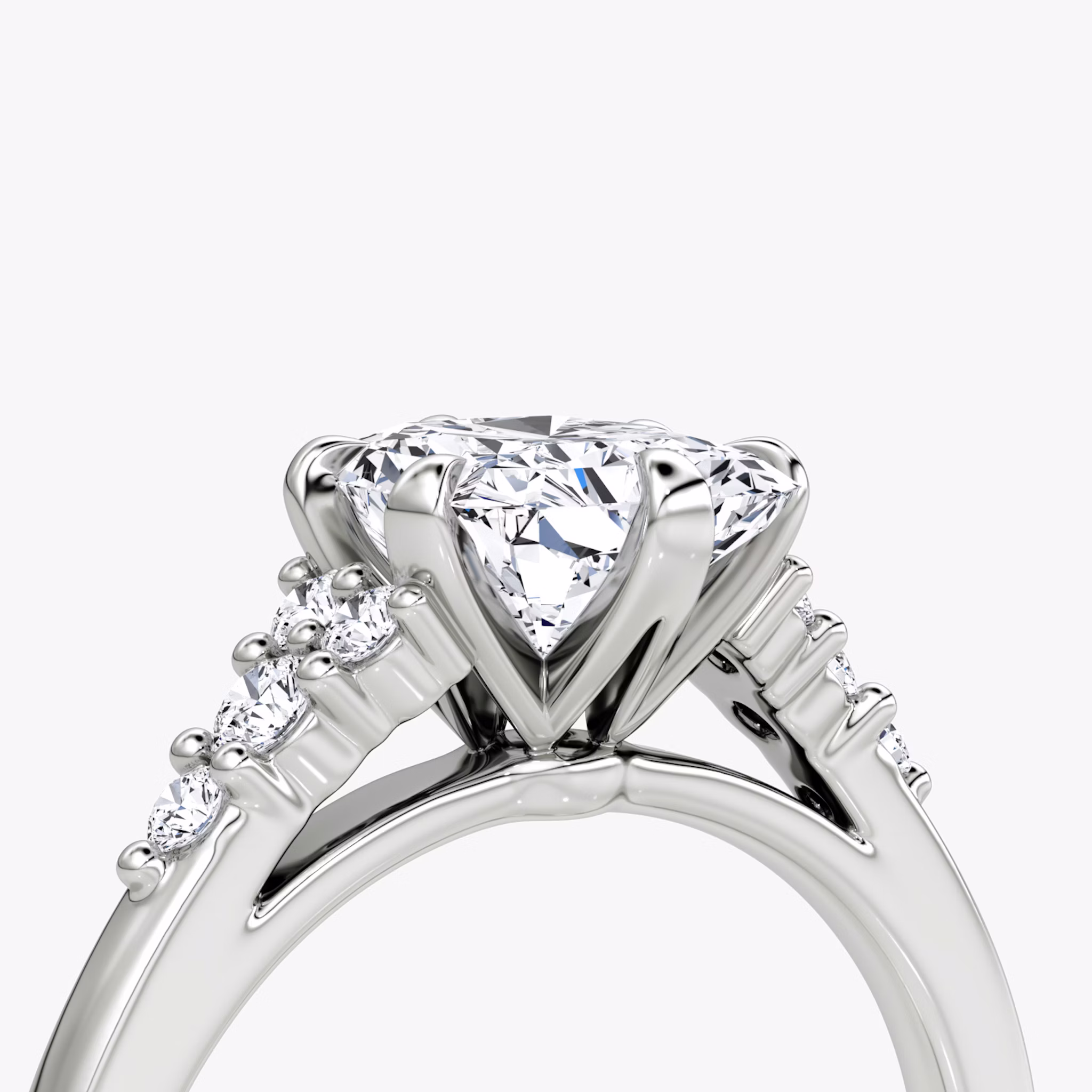 The Round Cluster Heirloom | Radiant | 18k | Weißgold | bandAccent: Ohne Pavé-Besatz | diamondOrientation: vertical | caratWeight: other