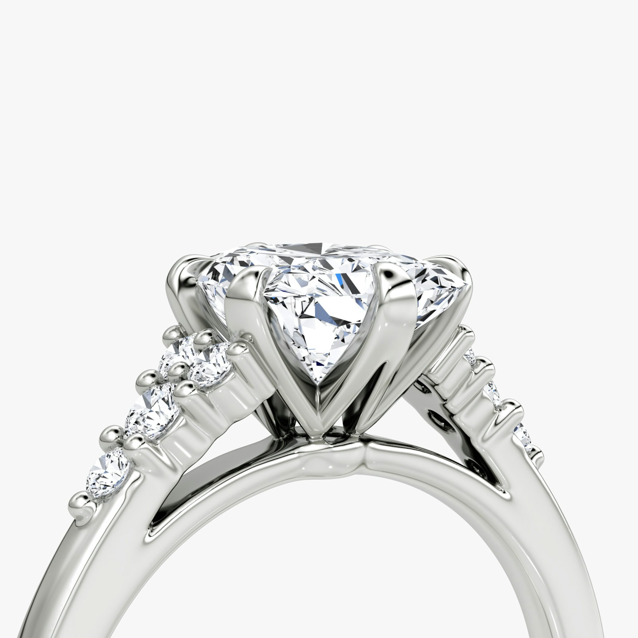 The Round Cluster Heirloom | Radiant | 18k | Weißgold | bandAccent: Ohne Pavé-Besatz | diamondOrientation: vertical | caratWeight: other