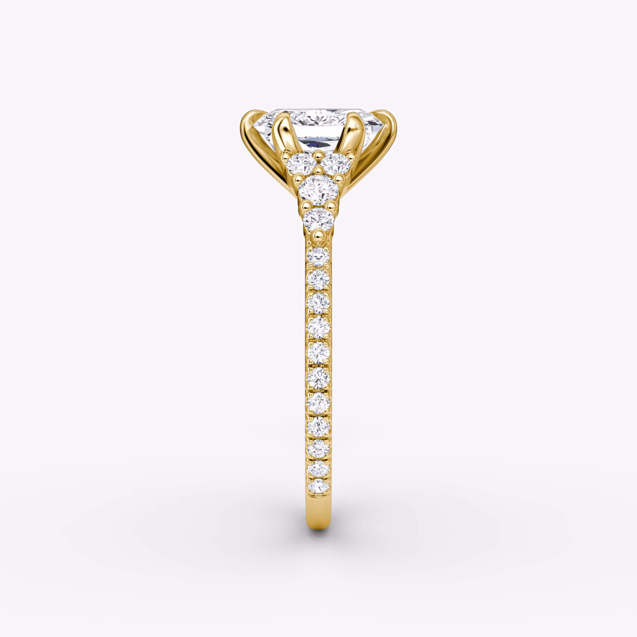 The Round Cluster Heirloom | Radiant | 18k | Gelbgold | bandAccent: Mit Pavé-Besatz | diamondOrientation: vertical | caratWeight: other