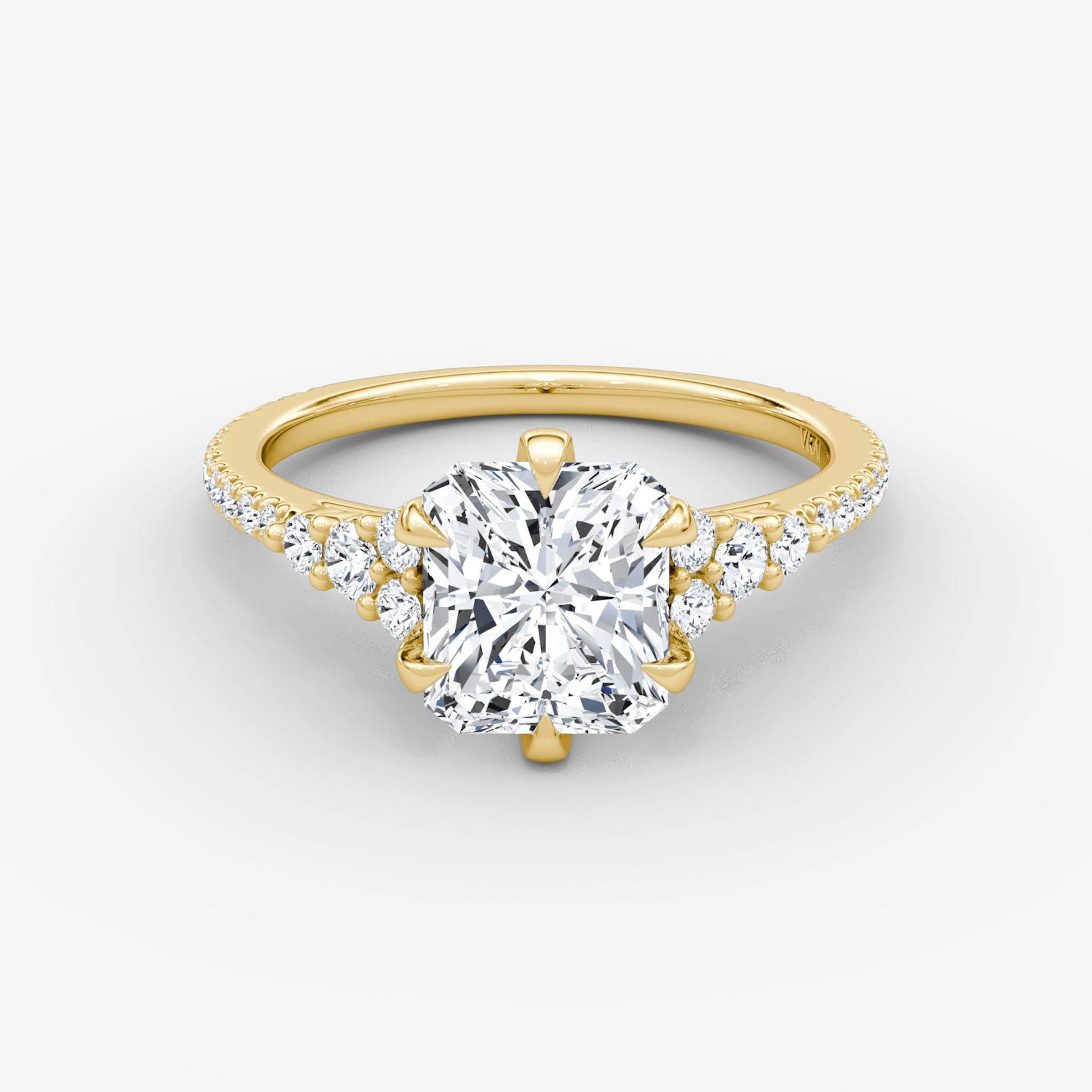The Round Cluster Heirloom | Radiant | 18k | Gelbgold | bandAccent: Mit Pavé-Besatz | diamondOrientation: vertical | caratWeight: other