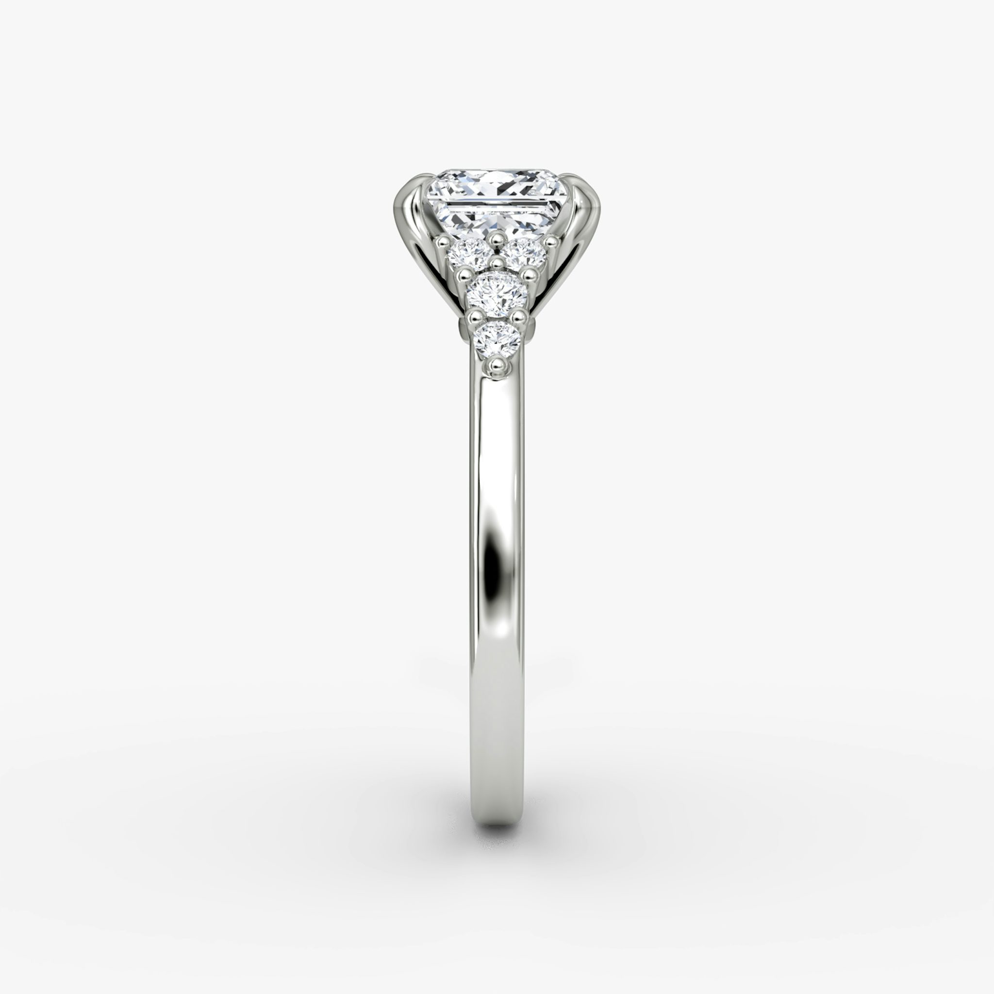 The Round Cluster Heirloom | Princess | Platin | bandAccent: Ohne Pavé-Besatz | diamondOrientation: vertical | caratWeight: other