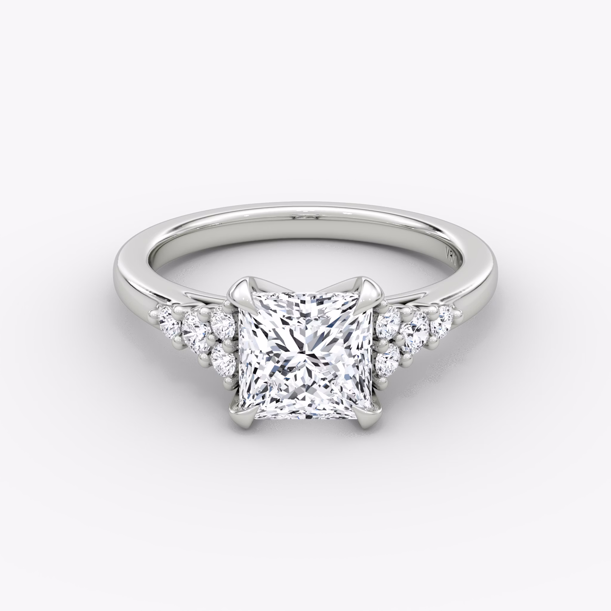 The Round Cluster Heirloom | Princess | Platin | bandAccent: Ohne Pavé-Besatz | diamondOrientation: vertical | caratWeight: other