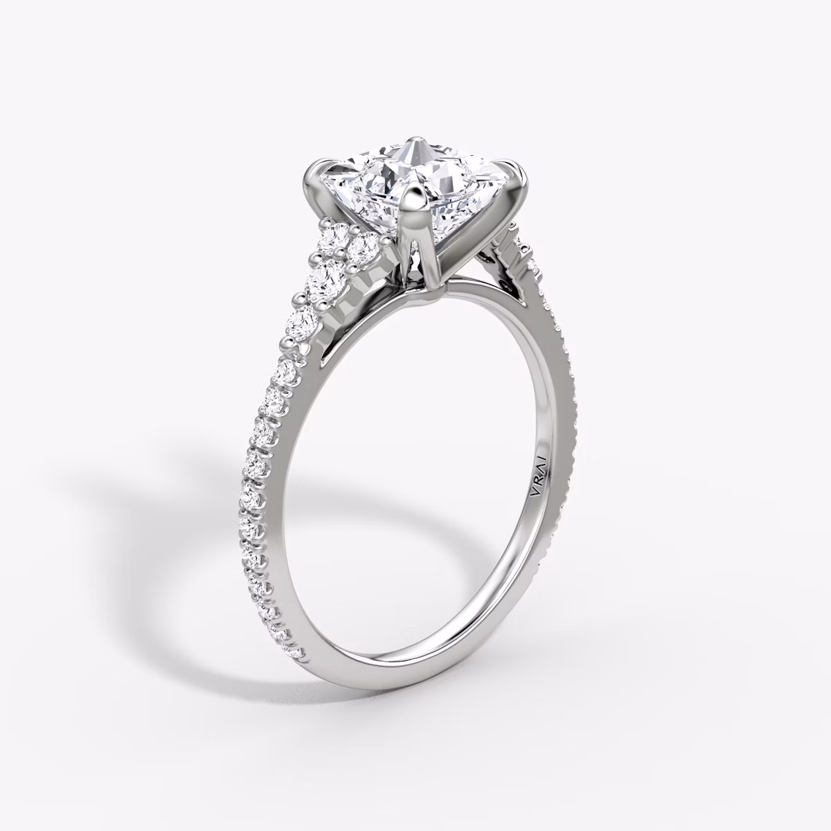Bague de fiançailles Round Cluster Heirloom | Princesse | 18k | Or blanc | bandAccent: Pavé | diamondOrientation: vertical | caratWeight: other