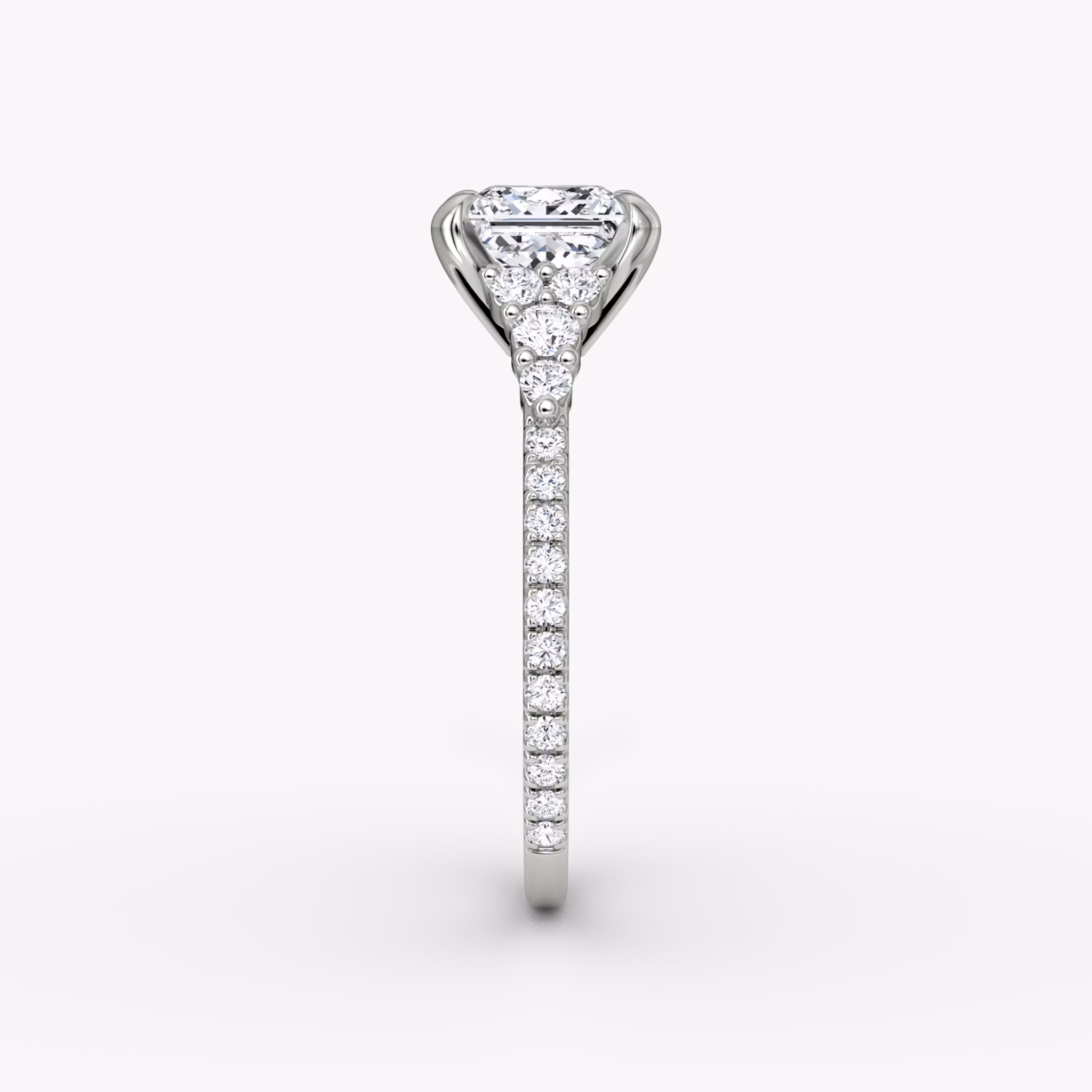 The Round Cluster Heirloom | Princess | Platin | bandAccent: Mit Pavé-Besatz | diamondOrientation: vertical | caratWeight: other