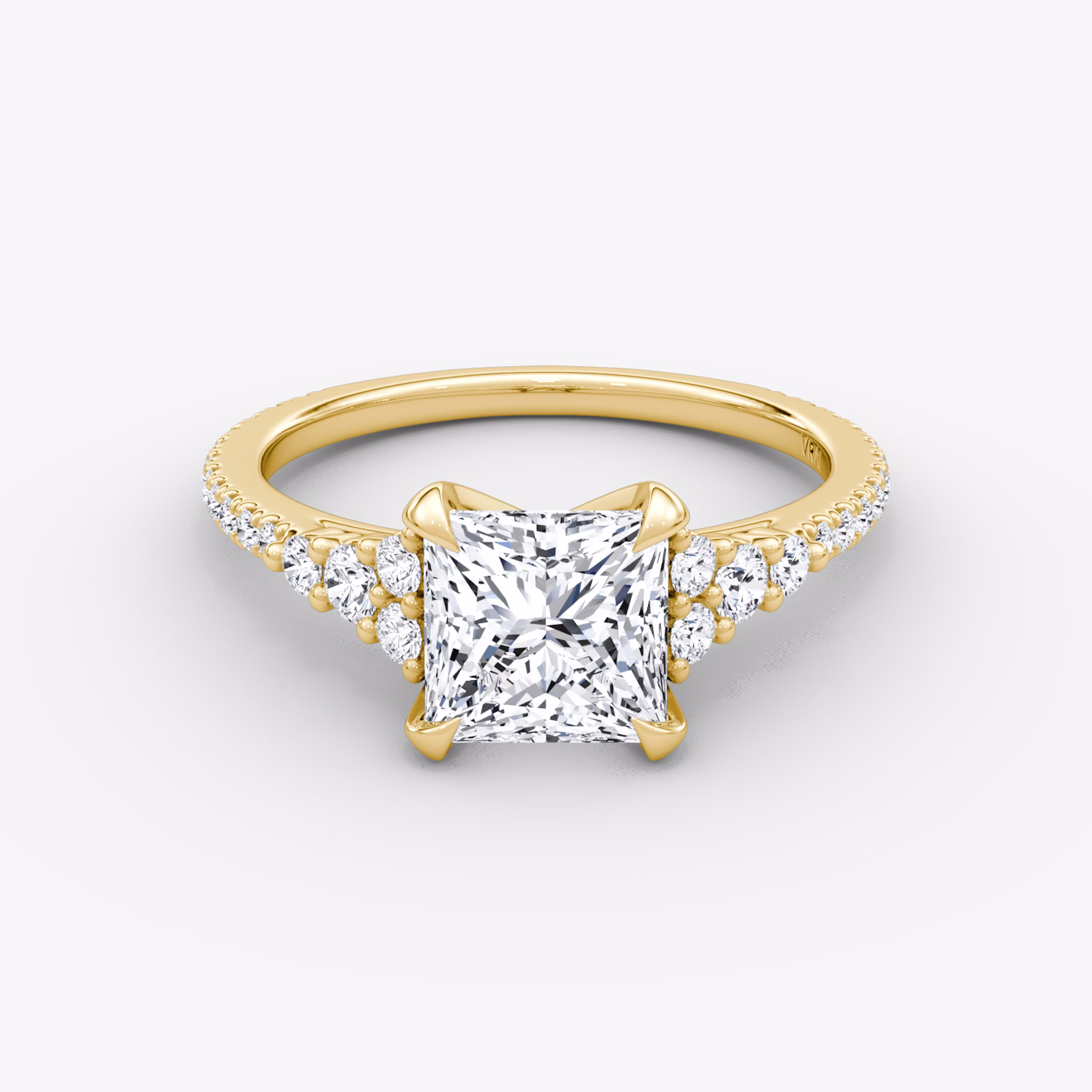 The Round Cluster Heirloom | Princess | 18k | Gelbgold | bandAccent: Mit Pavé-Besatz | diamondOrientation: vertical | caratWeight: other