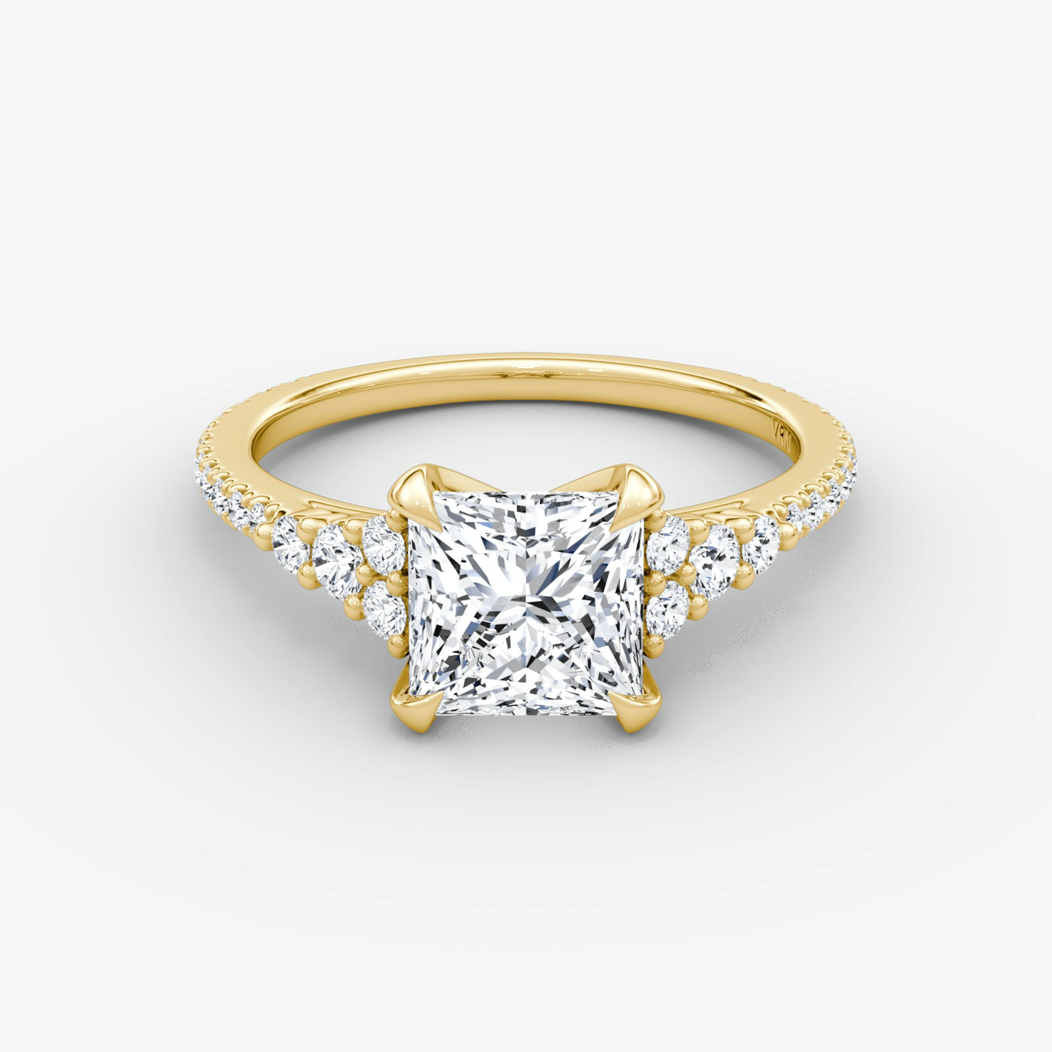 The Round Cluster Heirloom | Princess | 18k | Gelbgold | bandAccent: Mit Pavé-Besatz | diamondOrientation: vertical | caratWeight: other