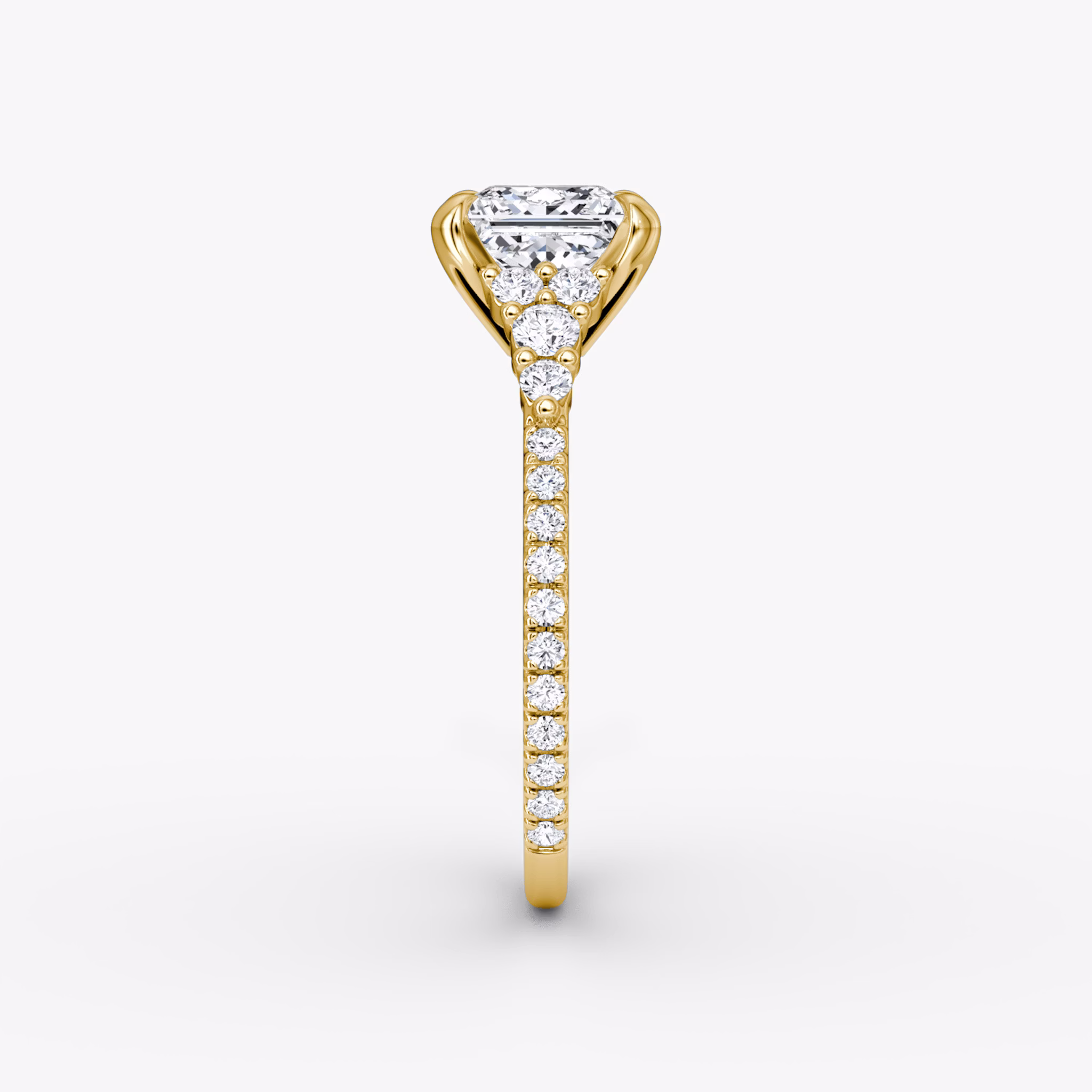 The Round Cluster Heirloom | Princess | 18k | Gelbgold | bandAccent: Mit Pavé-Besatz | diamondOrientation: vertical | caratWeight: other