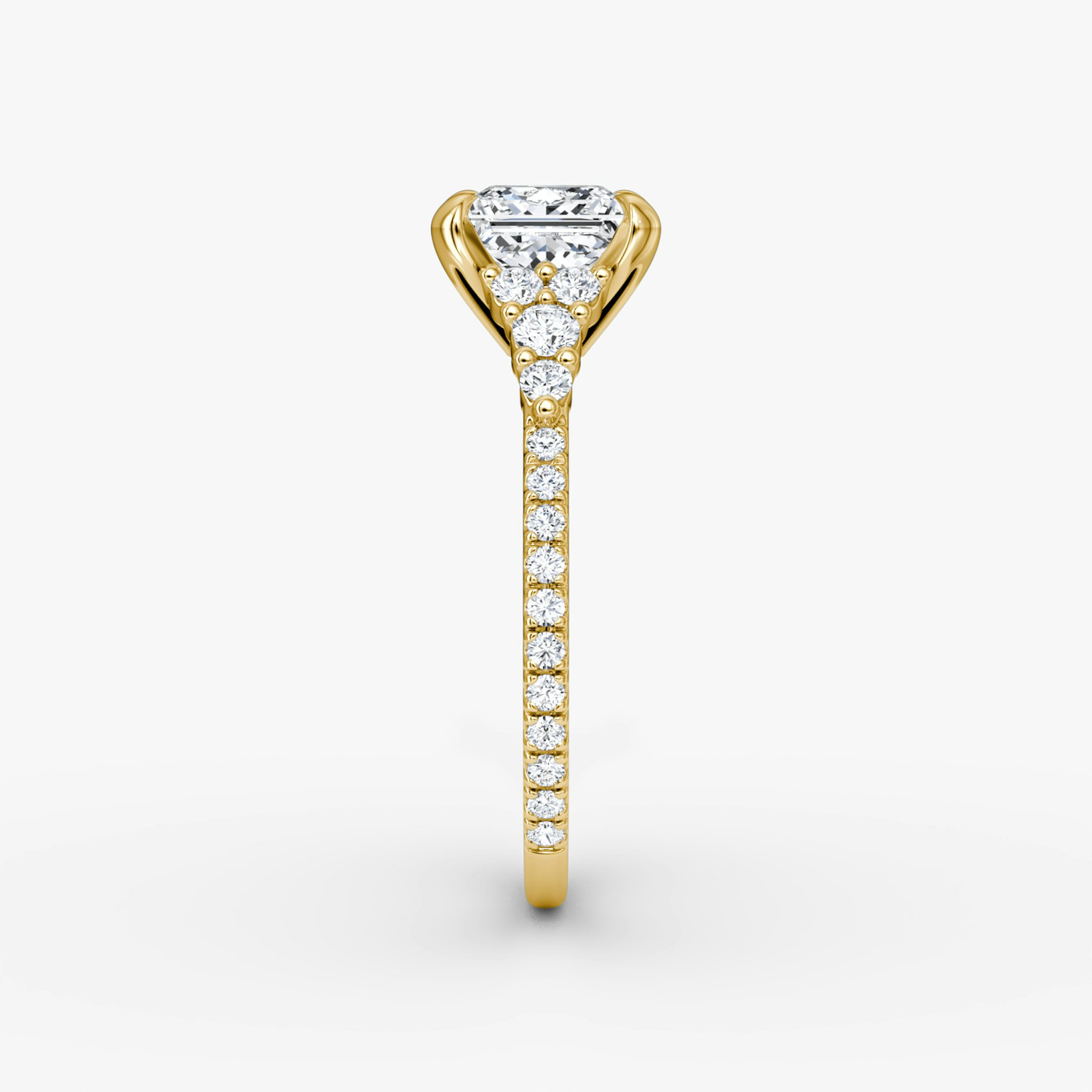 The Round Cluster Heirloom | Princess | 18k | Gelbgold | bandAccent: Mit Pavé-Besatz | diamondOrientation: vertical | caratWeight: other