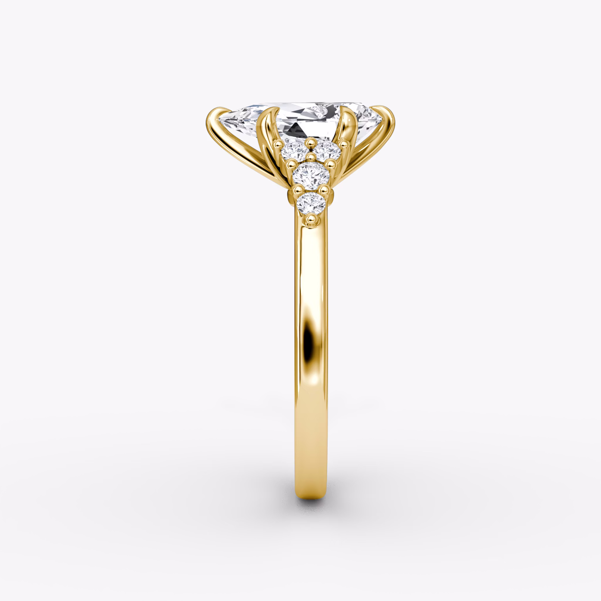 The Round Cluster Heirloom | Tropfen | 18k | Gelbgold | bandAccent: Ohne Pavé-Besatz | diamondOrientation: vertical | caratWeight: other