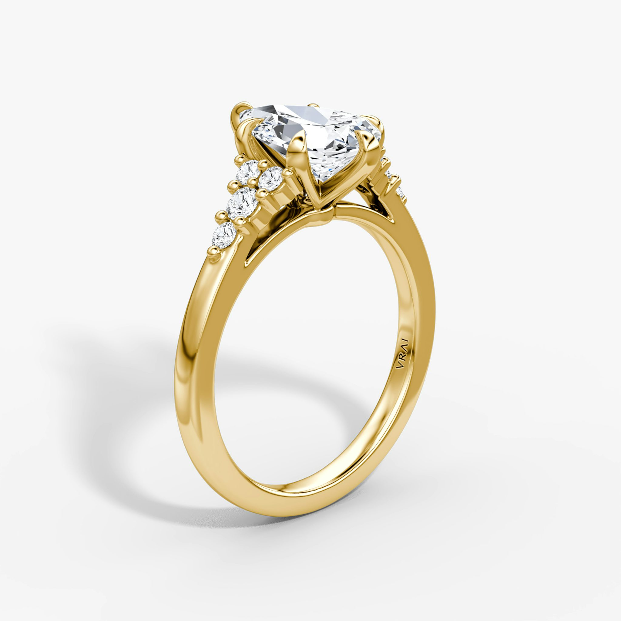 The Round Cluster Heirloom | Tropfen | 18k | Gelbgold | bandAccent: Ohne Pavé-Besatz | diamondOrientation: vertical | caratWeight: other