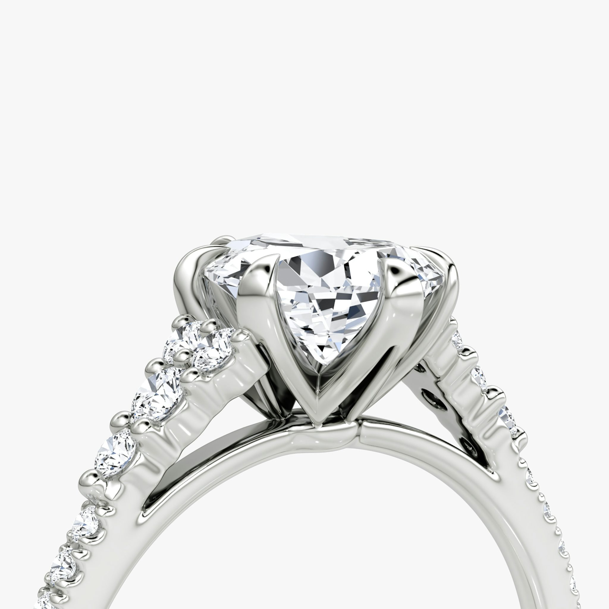 The Round Cluster Heirloom | Tropfen | 18k | Weißgold | bandAccent: Mit Pavé-Besatz | diamondOrientation: vertical | caratWeight: other