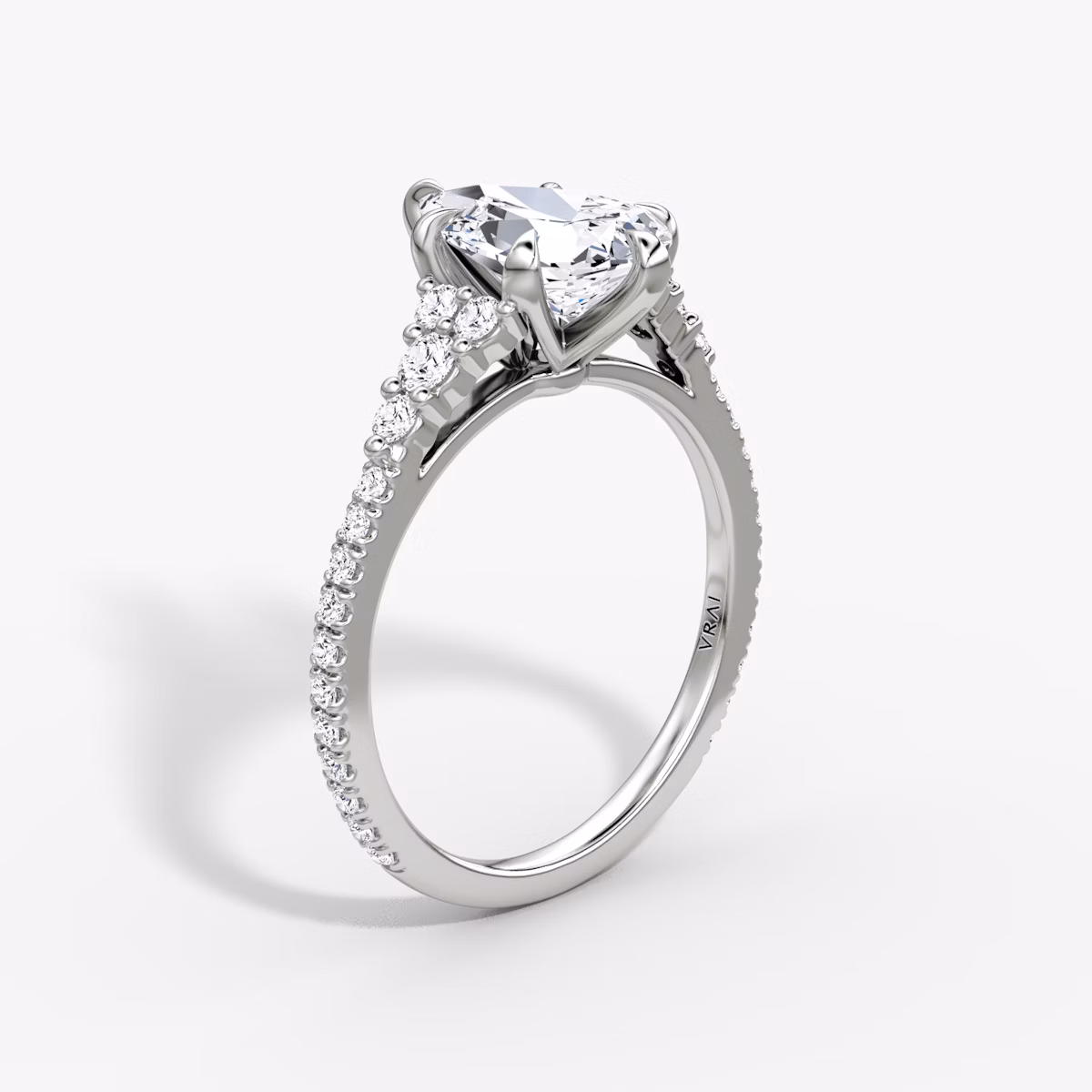 The Round Cluster Heirloom | Pear | 18k | White Gold | bandAccent: Pavé | diamondOrientation: vertical | caratWeight: other