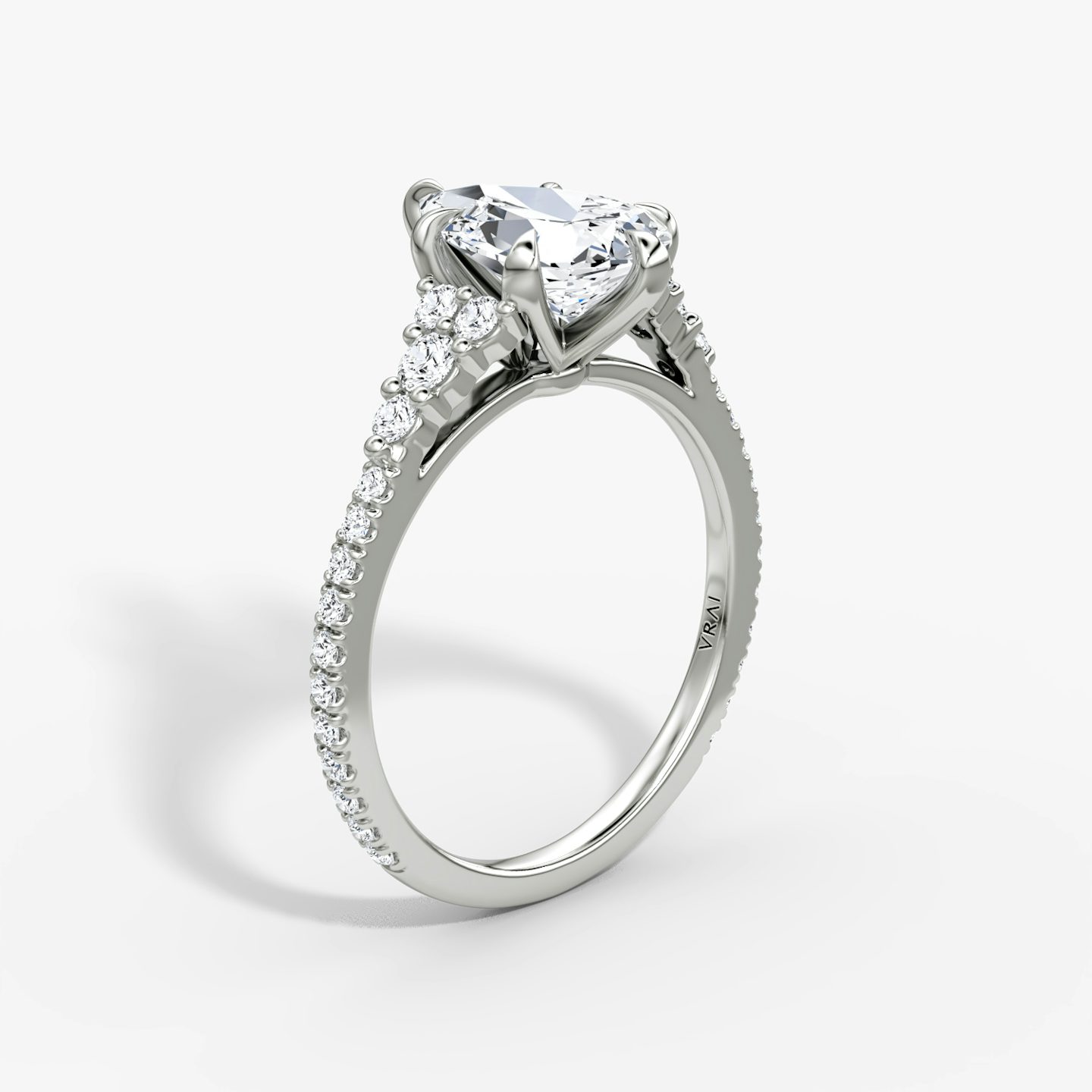 The Round Cluster Heirloom | Pear | 18k | White Gold | bandAccent: Pavé | diamondOrientation: vertical | caratWeight: other