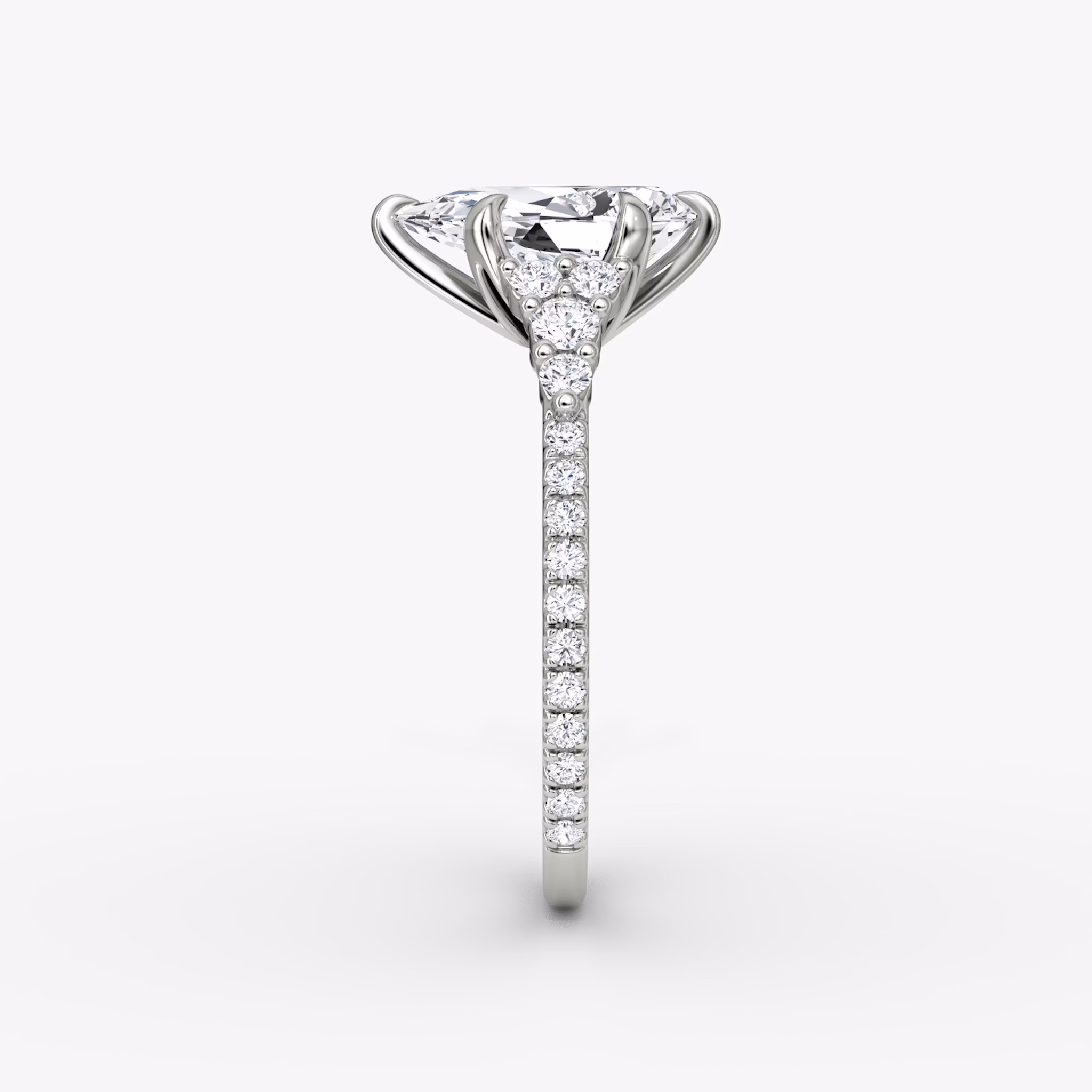 The Round Cluster Heirloom | Tropfen | Platin | bandAccent: Mit Pavé-Besatz | diamondOrientation: vertical | caratWeight: other