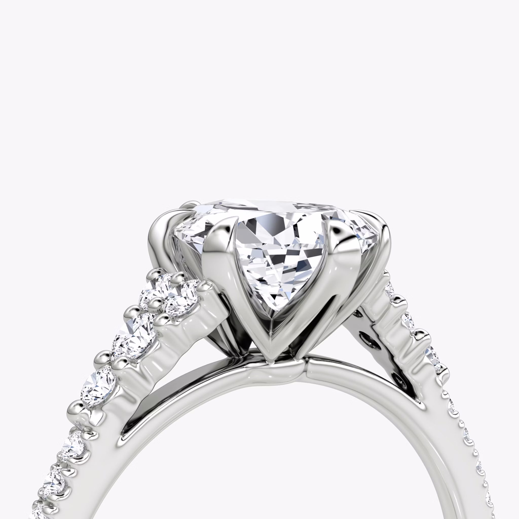 The Round Cluster Heirloom | Tropfen | Platin | bandAccent: Mit Pavé-Besatz | diamondOrientation: vertical | caratWeight: other