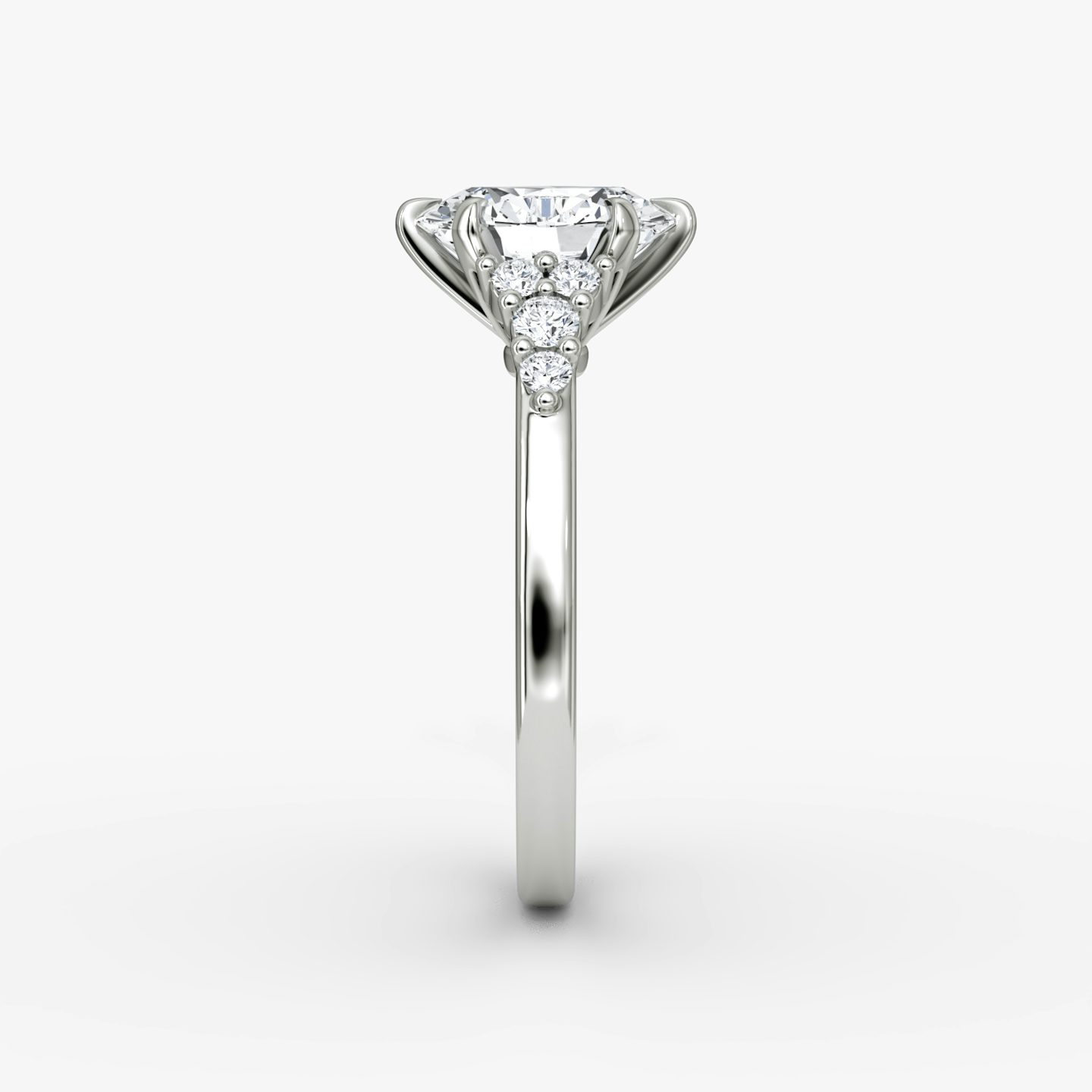 The Round Cluster Heirloom | Oval | Platinum | bandAccent: Plain | diamondOrientation: vertical | caratWeight: other