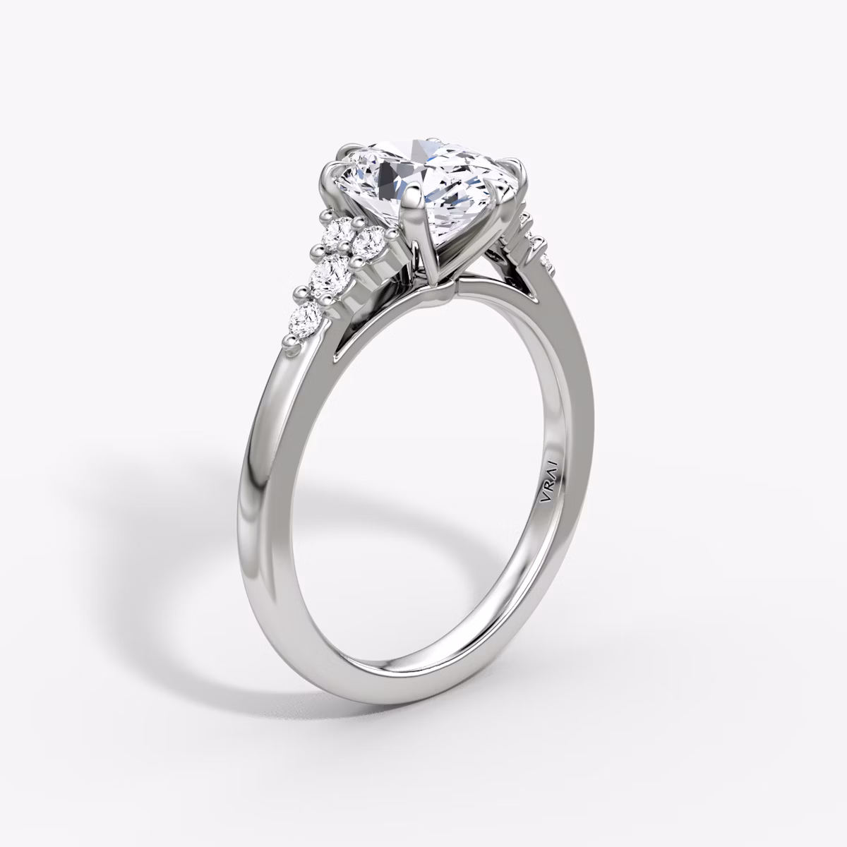 Anillo de compromiso Round Cluster Heirloom | Oval | Platino | bandAccent: Simple | diamondOrientation: vertical | caratWeight: other