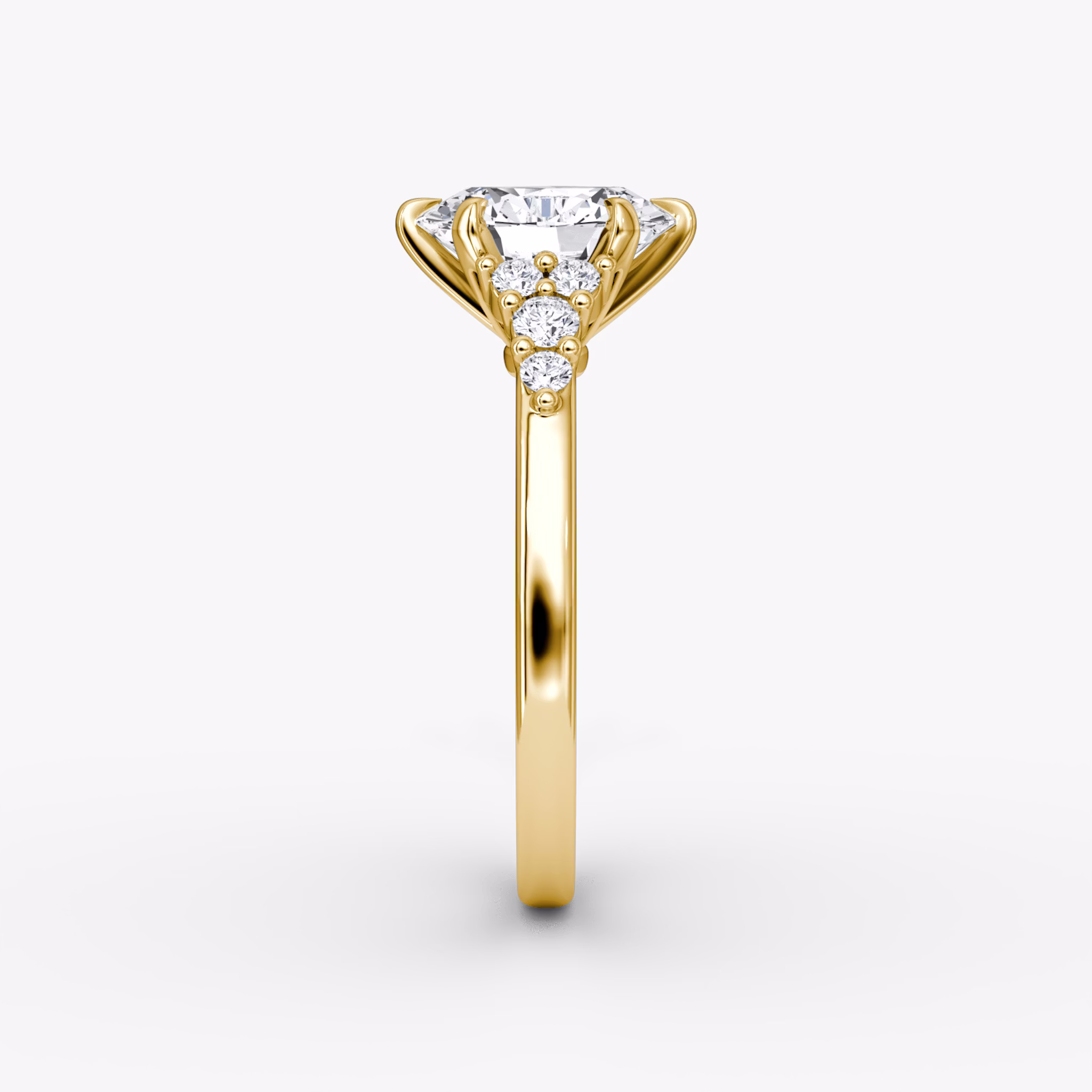 The Round Cluster Heirloom | Oval | 18k | Gelbgold | bandAccent: Ohne Pavé-Besatz | diamondOrientation: vertical | caratWeight: other