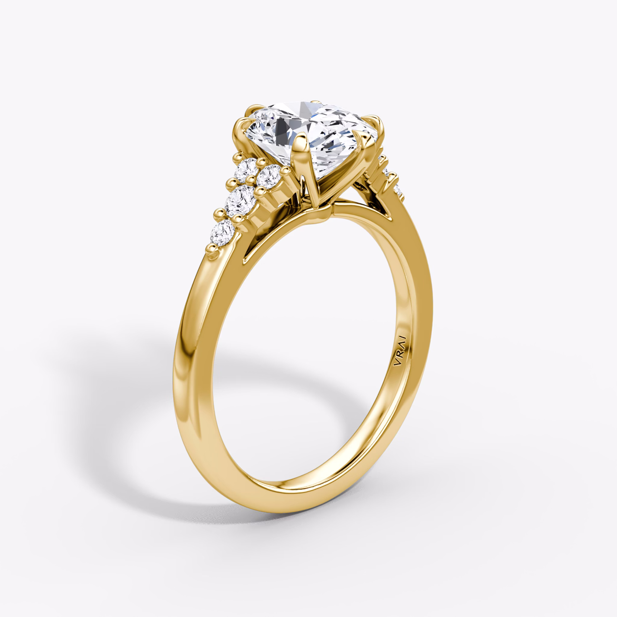 The Round Cluster Heirloom | Oval | 18k | Gelbgold | bandAccent: Ohne Pavé-Besatz | diamondOrientation: vertical | caratWeight: other