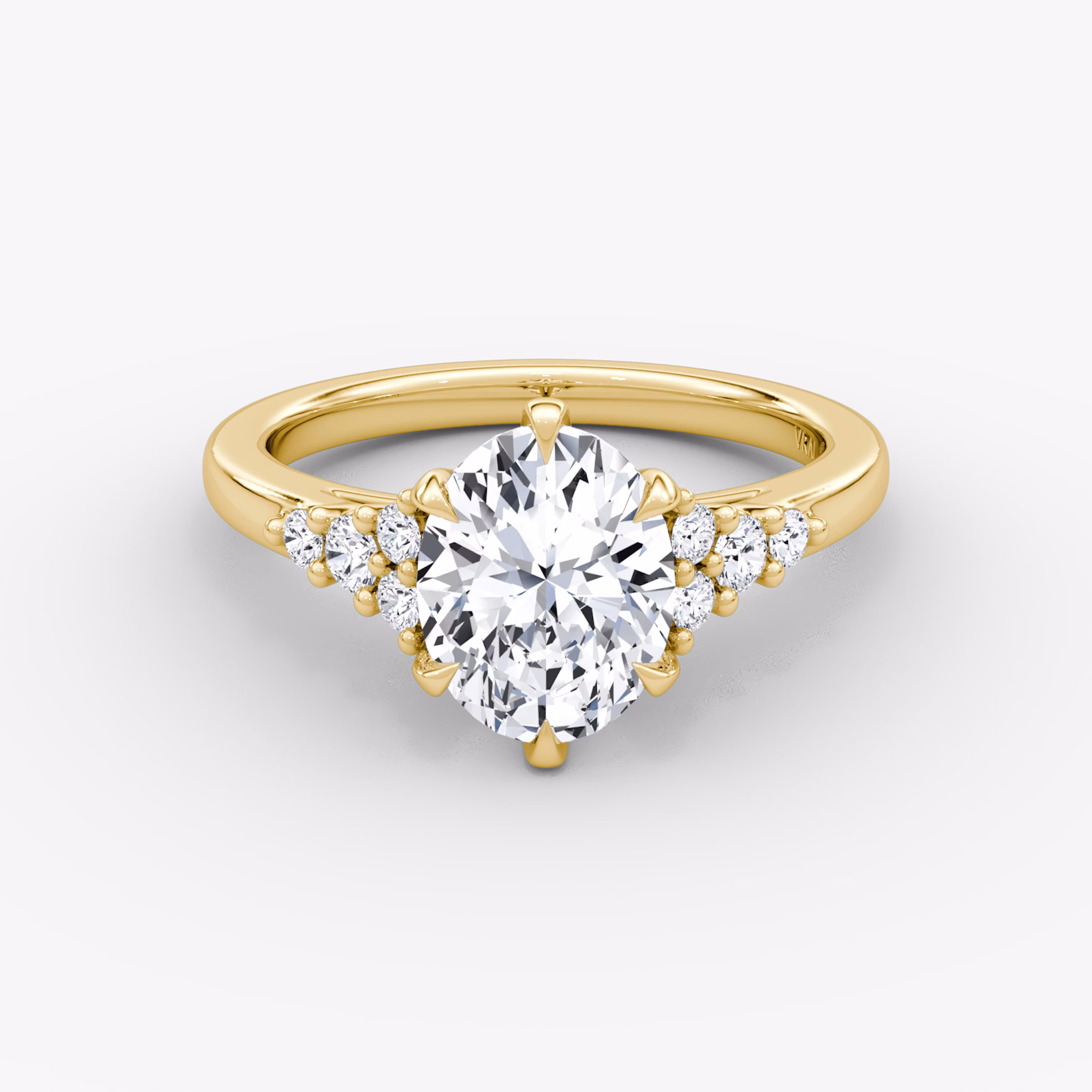 The Round Cluster Heirloom | Oval | 18k | Gelbgold | bandAccent: Ohne Pavé-Besatz | diamondOrientation: vertical | caratWeight: other