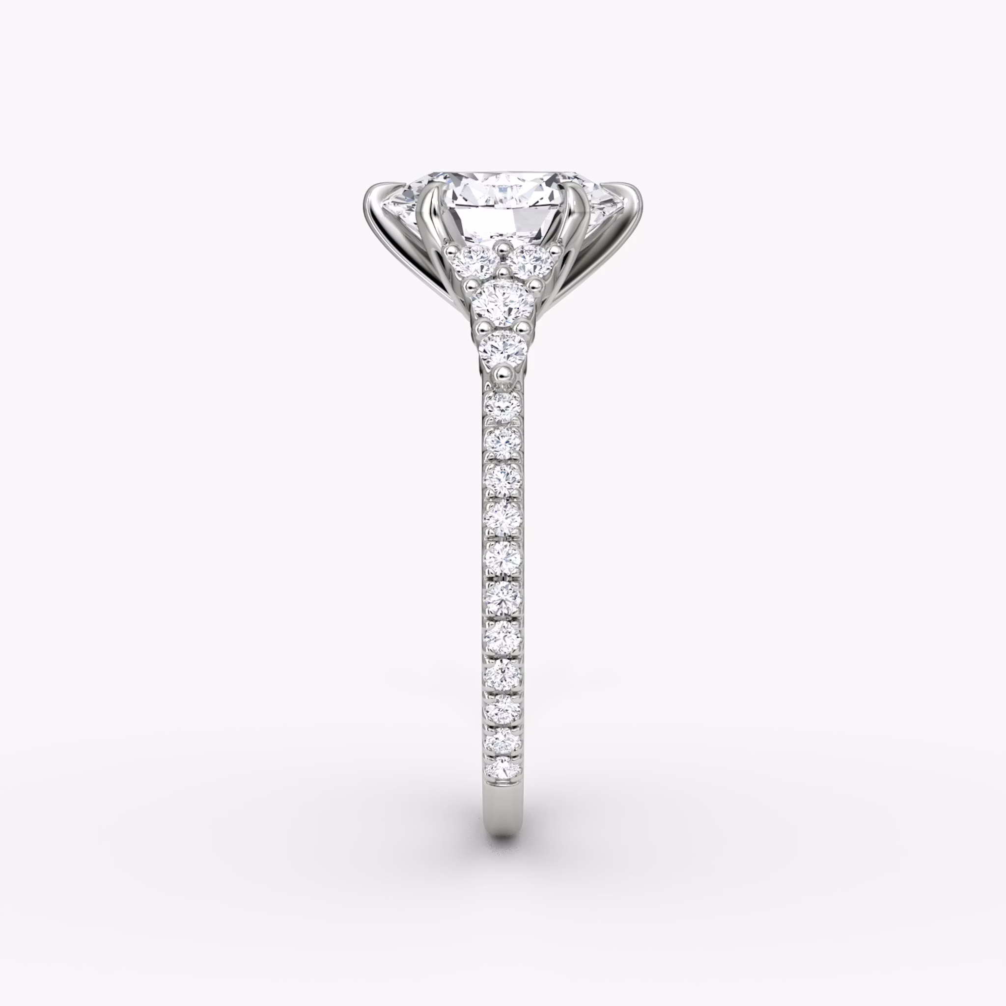 The Round Cluster Heirloom | Oval | Platin | bandAccent: Mit Pavé-Besatz | diamondOrientation: vertical | caratWeight: other