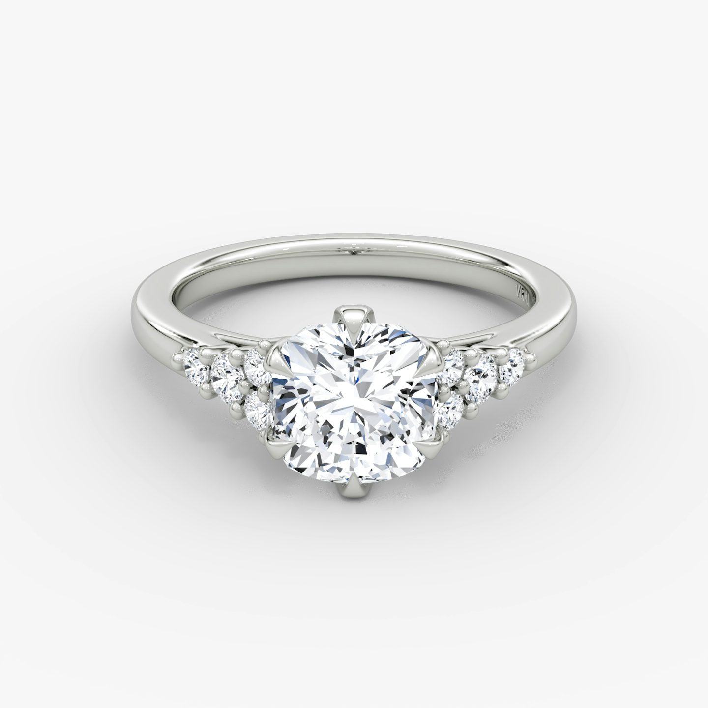 The Round Cluster Heirloom | Cushion | 18k | White Gold | bandAccent: Plain | diamondOrientation: vertical | caratWeight: other