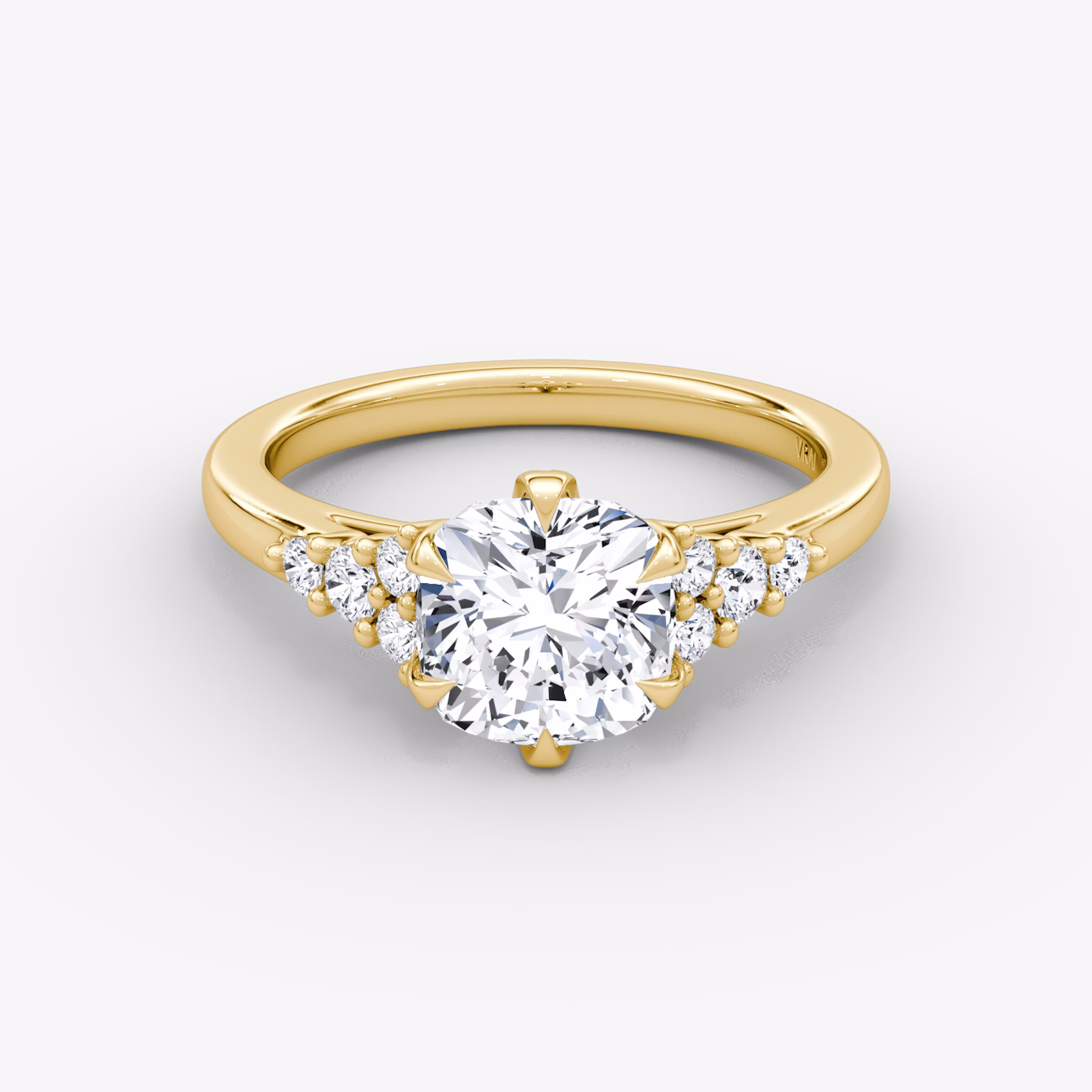 The Round Cluster Heirloom | Cushion | 18k | Gelbgold | bandAccent: Ohne Pavé-Besatz | diamondOrientation: vertical | caratWeight: other
