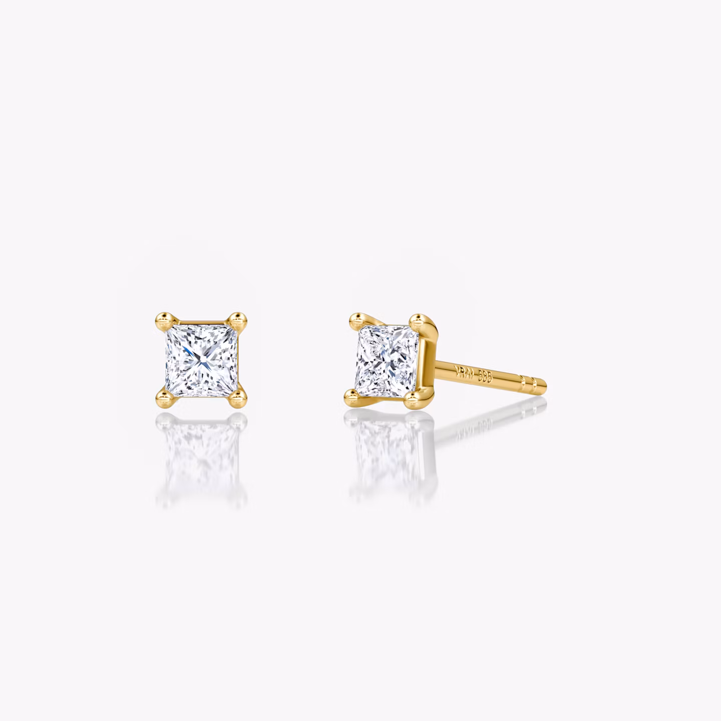 Petite Solitaire Stud Princess | Yellow Gold