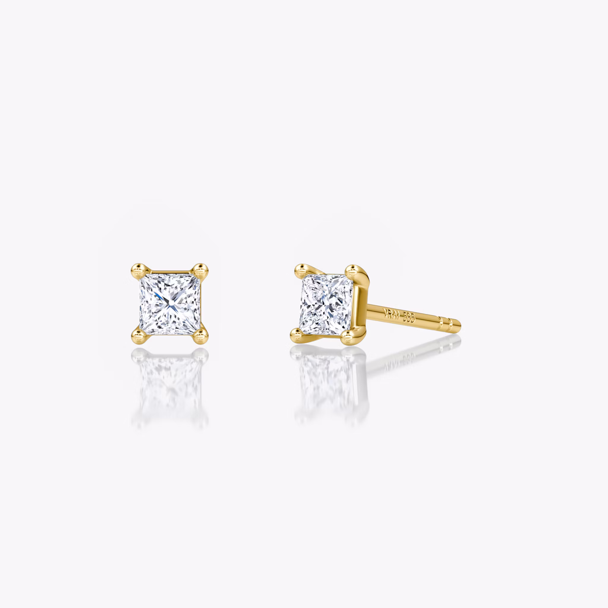 Petite Solitaire Stud Princess | Yellow Gold