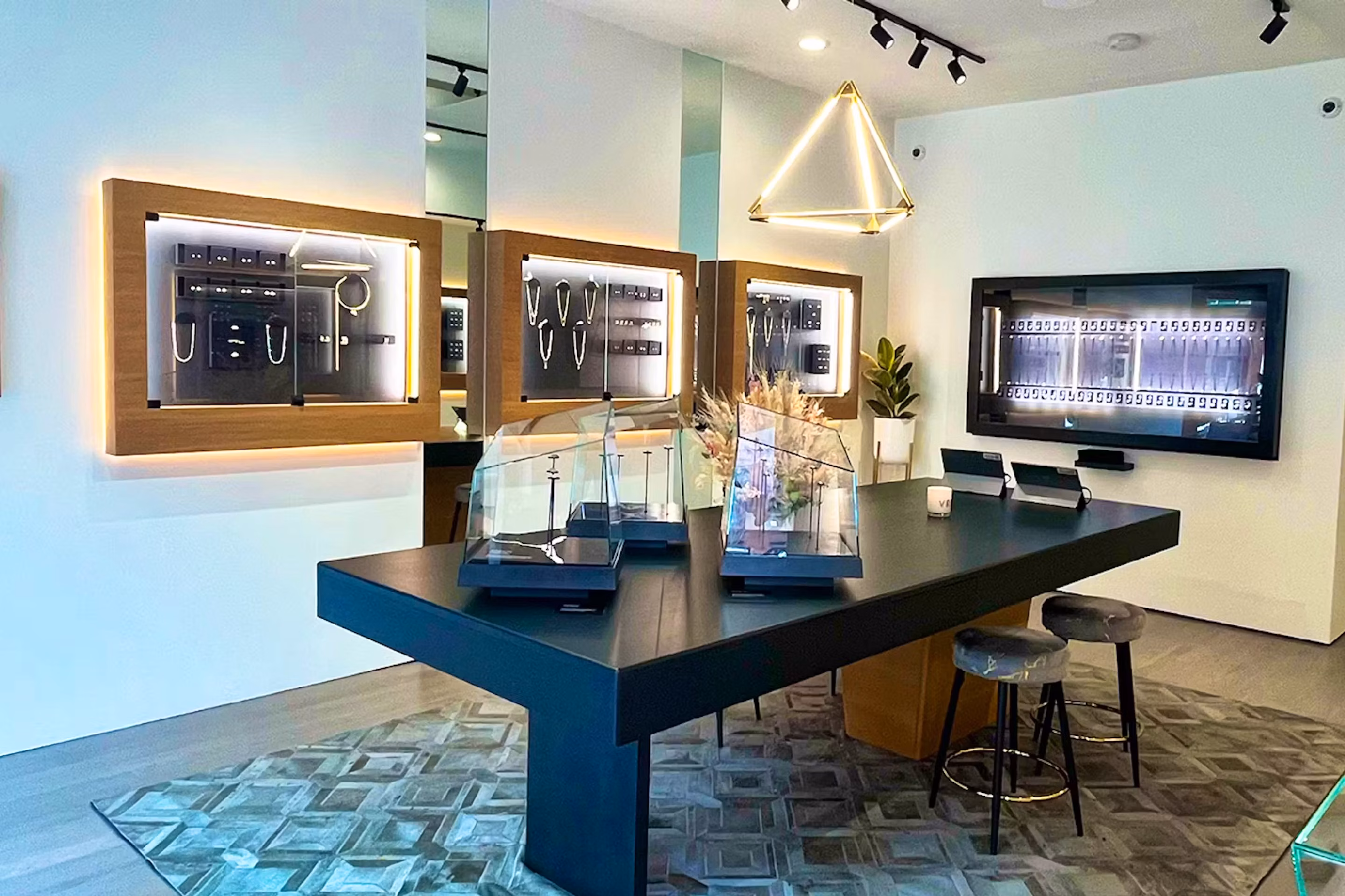 Shopping for Engagement Rings in Boston: Four Tips