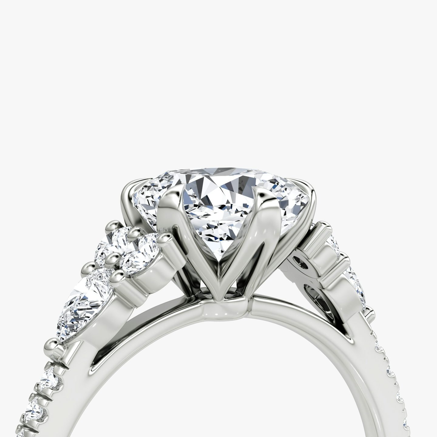 Anillo de compromiso Pear Cluster Heirloom | Cojín | 18k | Oro blanco | bandAccent: Pavé | diamondOrientation: vertical | caratWeight: other