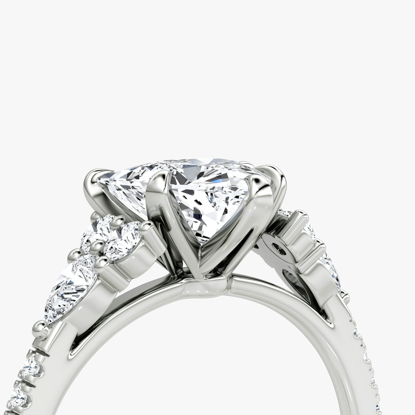 Anillo de compromiso Pear Cluster Heirloom | Trillón | 18k | Oro blanco | bandAccent: Pavé | diamondOrientation: vertical | caratWeight: other
