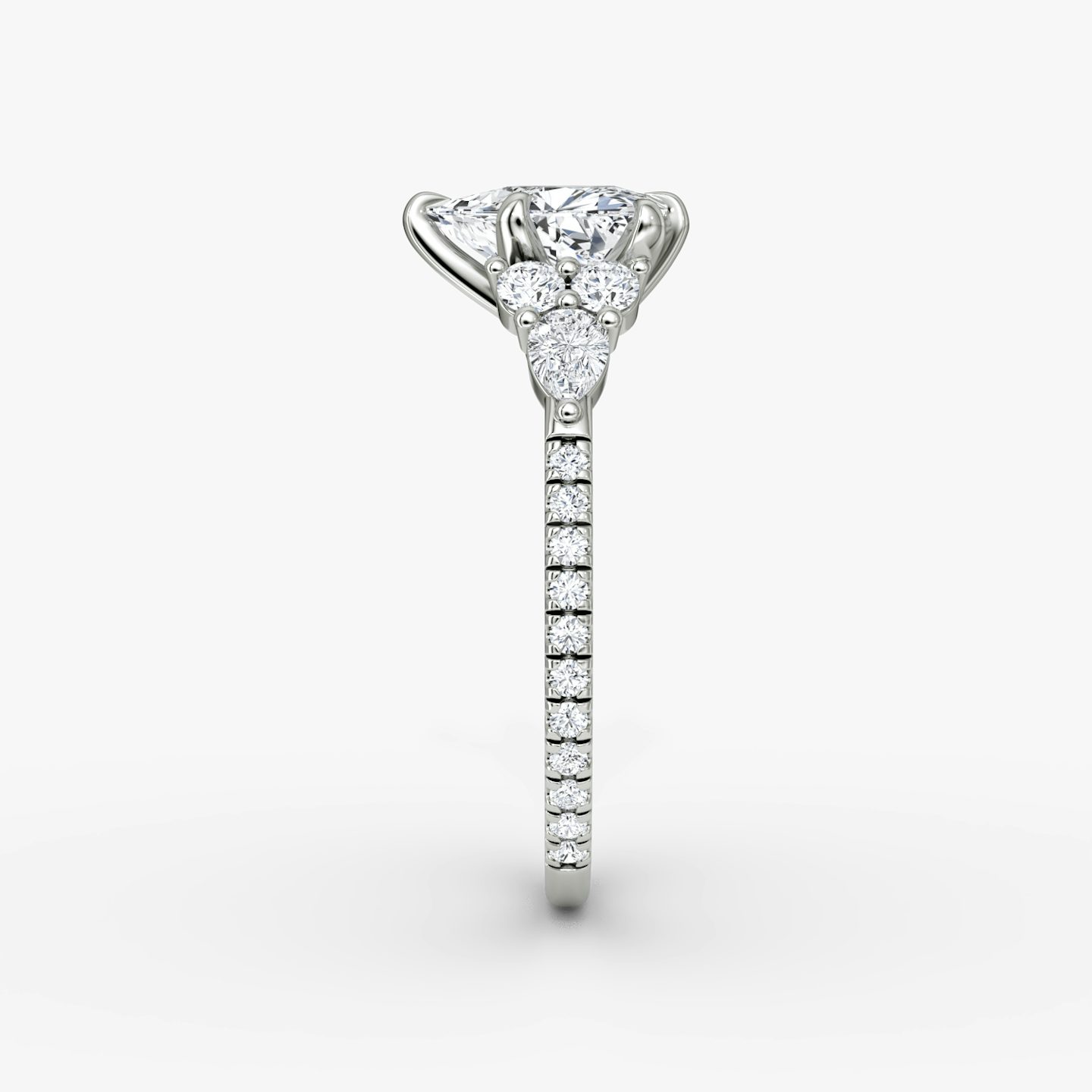 Anillo de compromiso Pear Cluster Heirloom | Trillón | 18k | Oro blanco | bandAccent: Pavé | diamondOrientation: vertical | caratWeight: other