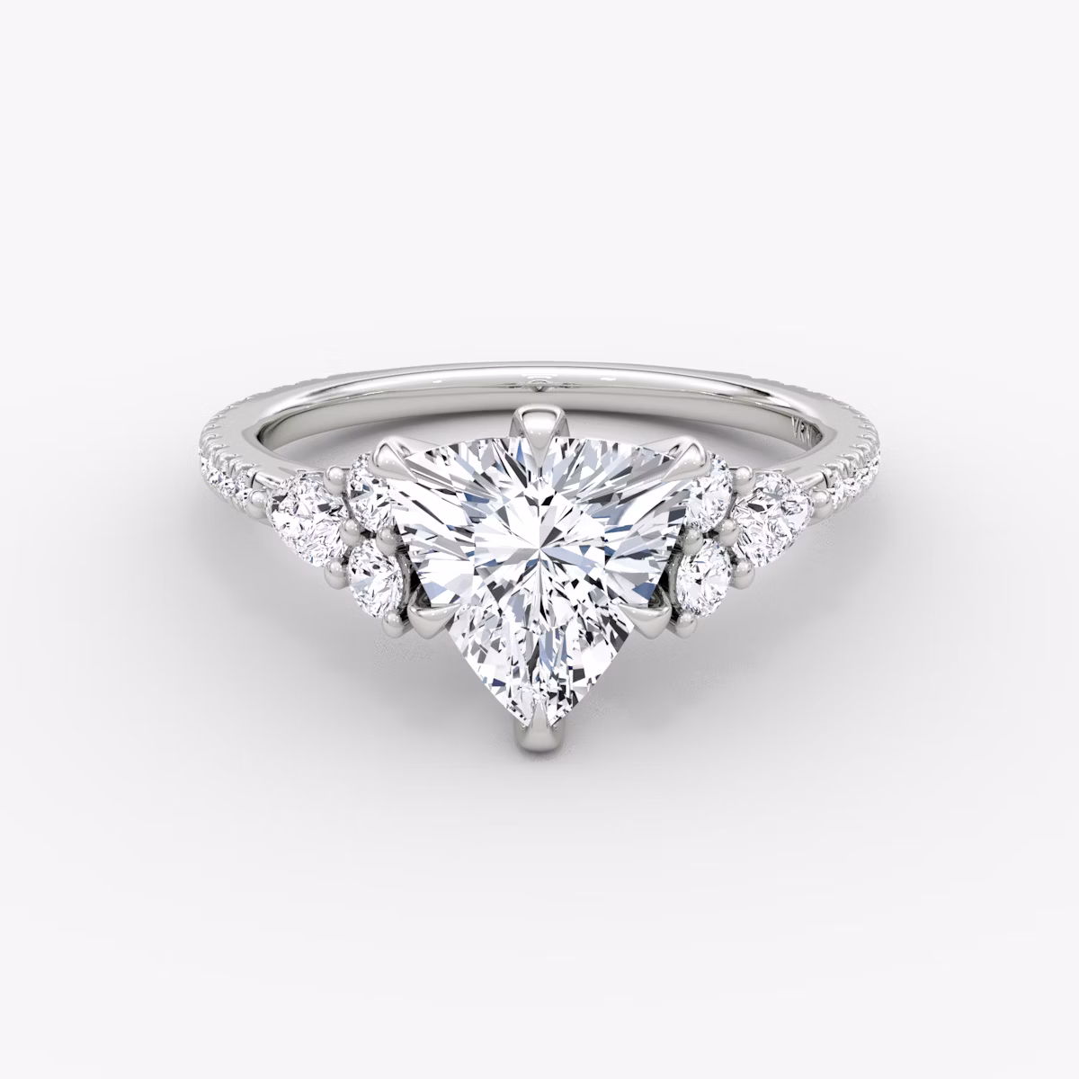 Anillo de compromiso Pear Cluster Heirloom | Trillón | Platino | bandAccent: Pavé | diamondOrientation: vertical | caratWeight: other