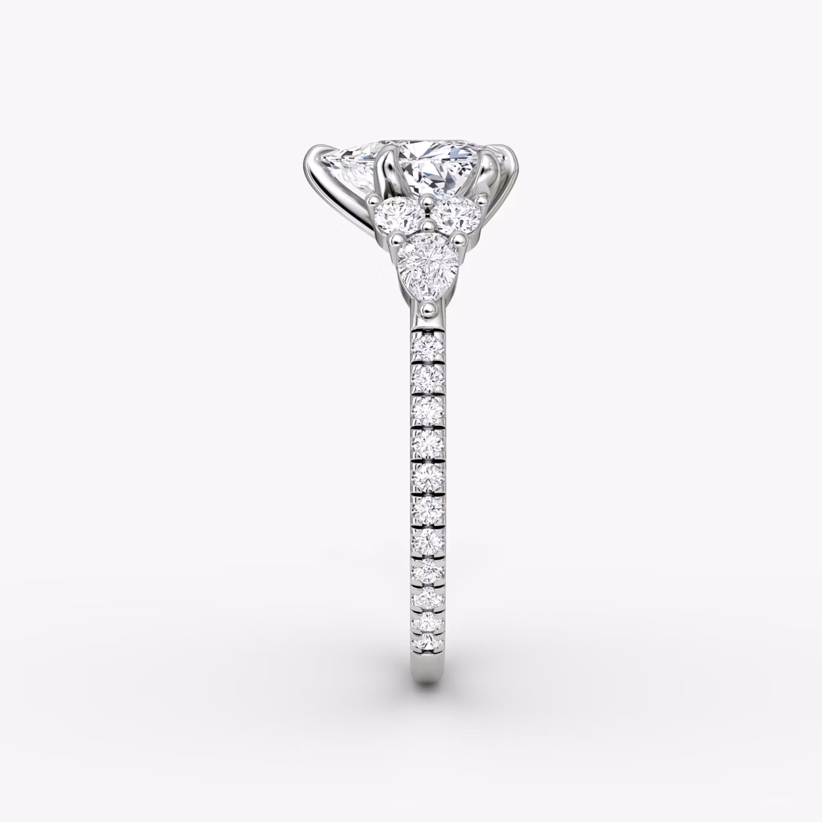 Anillo de compromiso Pear Cluster Heirloom | Trillón | Platino | bandAccent: Pavé | diamondOrientation: vertical | caratWeight: other