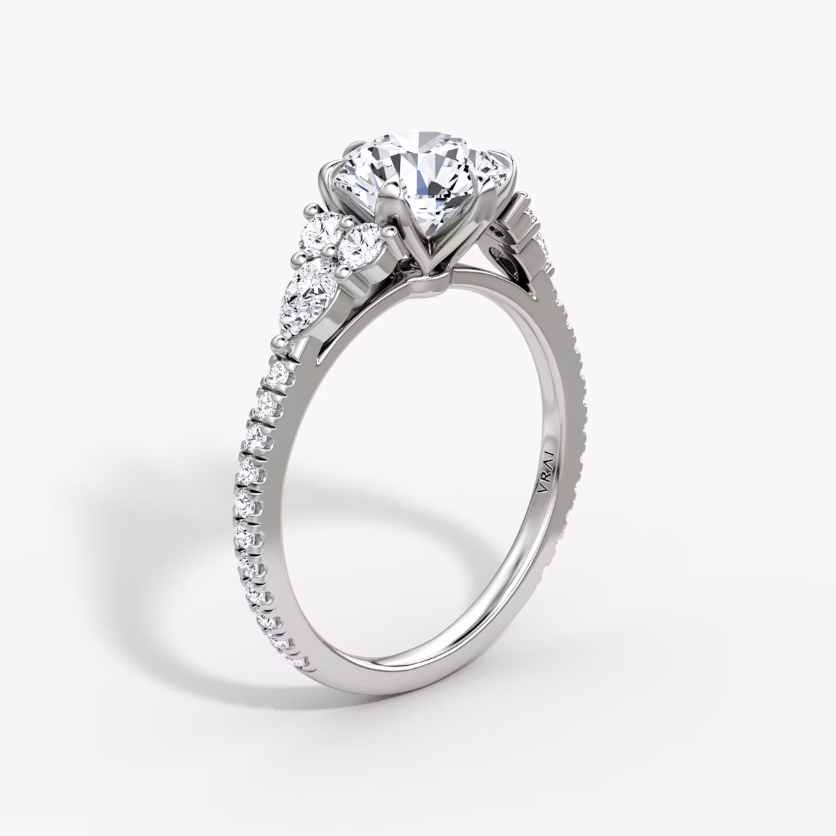 Anillo de compromiso Pear Cluster Heirloom | Brillante | Platino | bandAccent: Pavé | caratWeight: other | diamondOrientation: vertical
