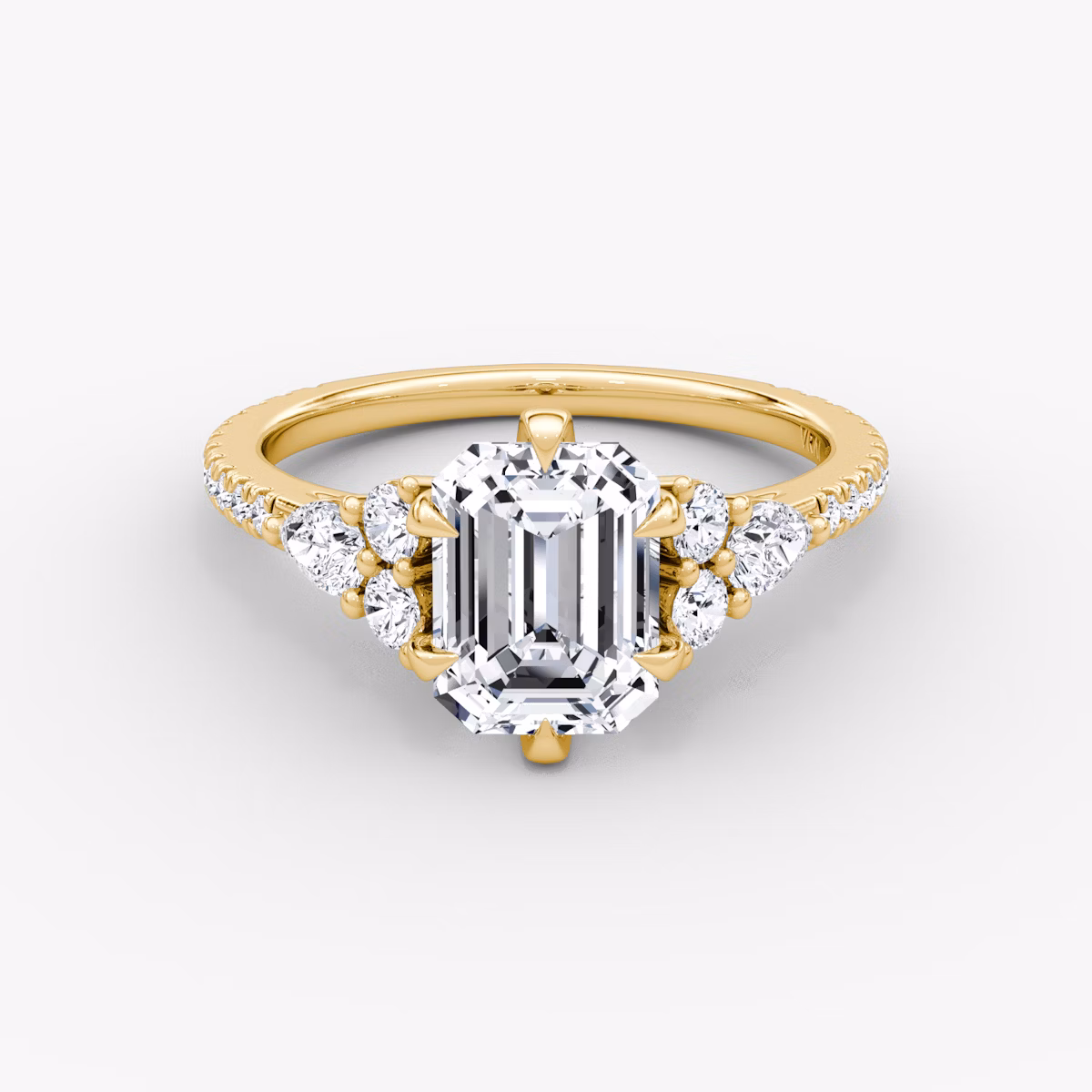 Anillo de compromiso Pear Cluster Heirloom | Esmeralda | 18k | Oro amarillo | bandAccent: Pavé | diamondOrientation: vertical | caratWeight: other