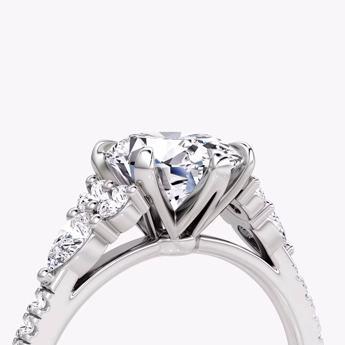 Anillo de compromiso Pear Cluster Heirloom | Oval | 18k | Oro blanco | bandAccent: Pavé | diamondOrientation: vertical | caratWeight: other