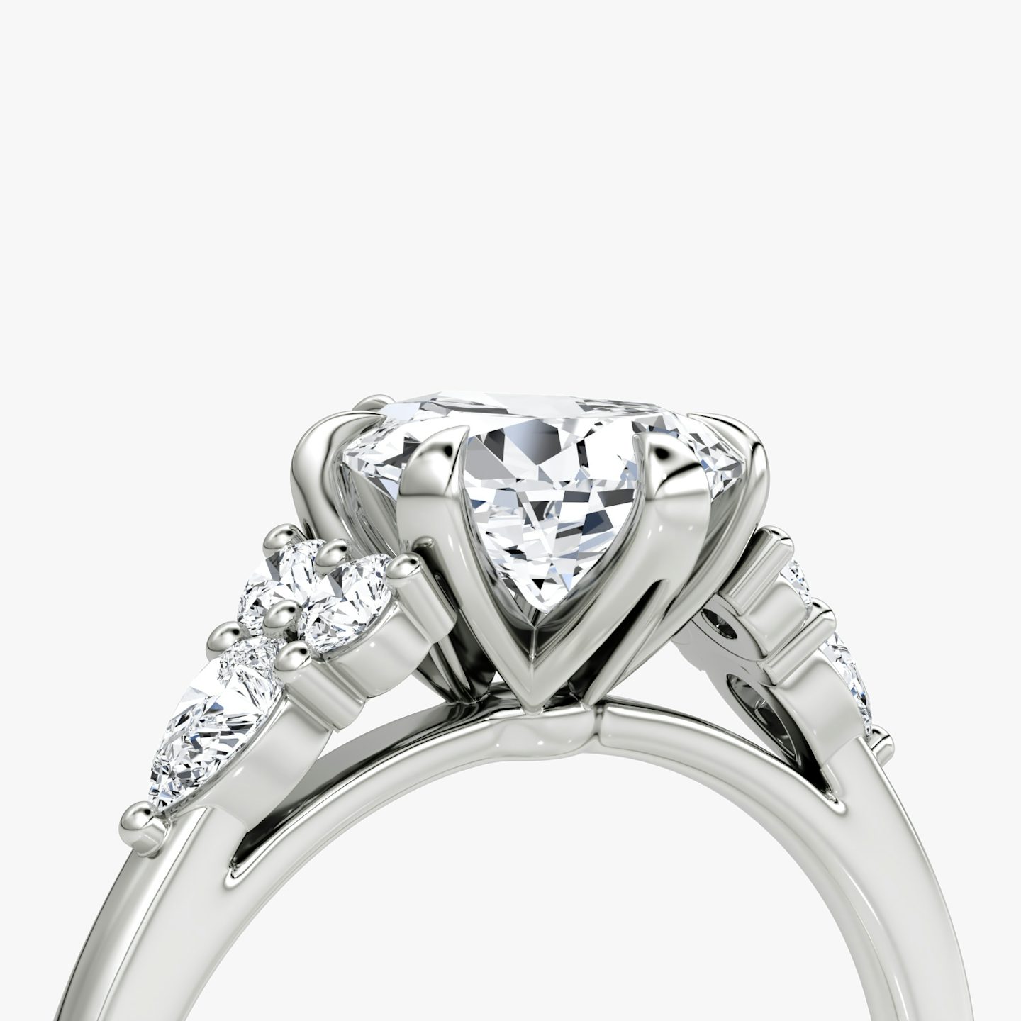 Anillo de compromiso Pear Cluster Heirloom | Pera | 18k | Oro blanco | bandAccent: Simple | diamondOrientation: vertical | caratWeight: other