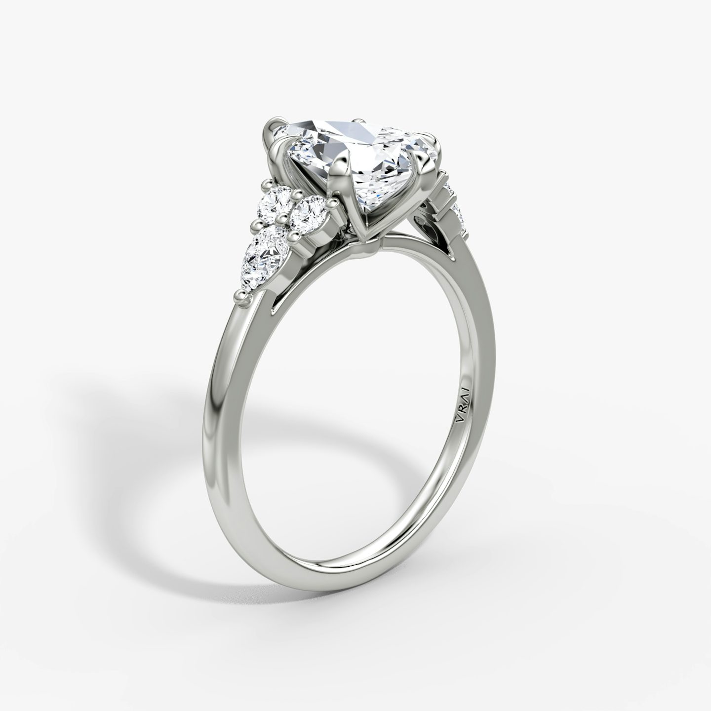 Anillo de compromiso Pear Cluster Heirloom | Pera | 18k | Oro blanco | bandAccent: Simple | diamondOrientation: vertical | caratWeight: other