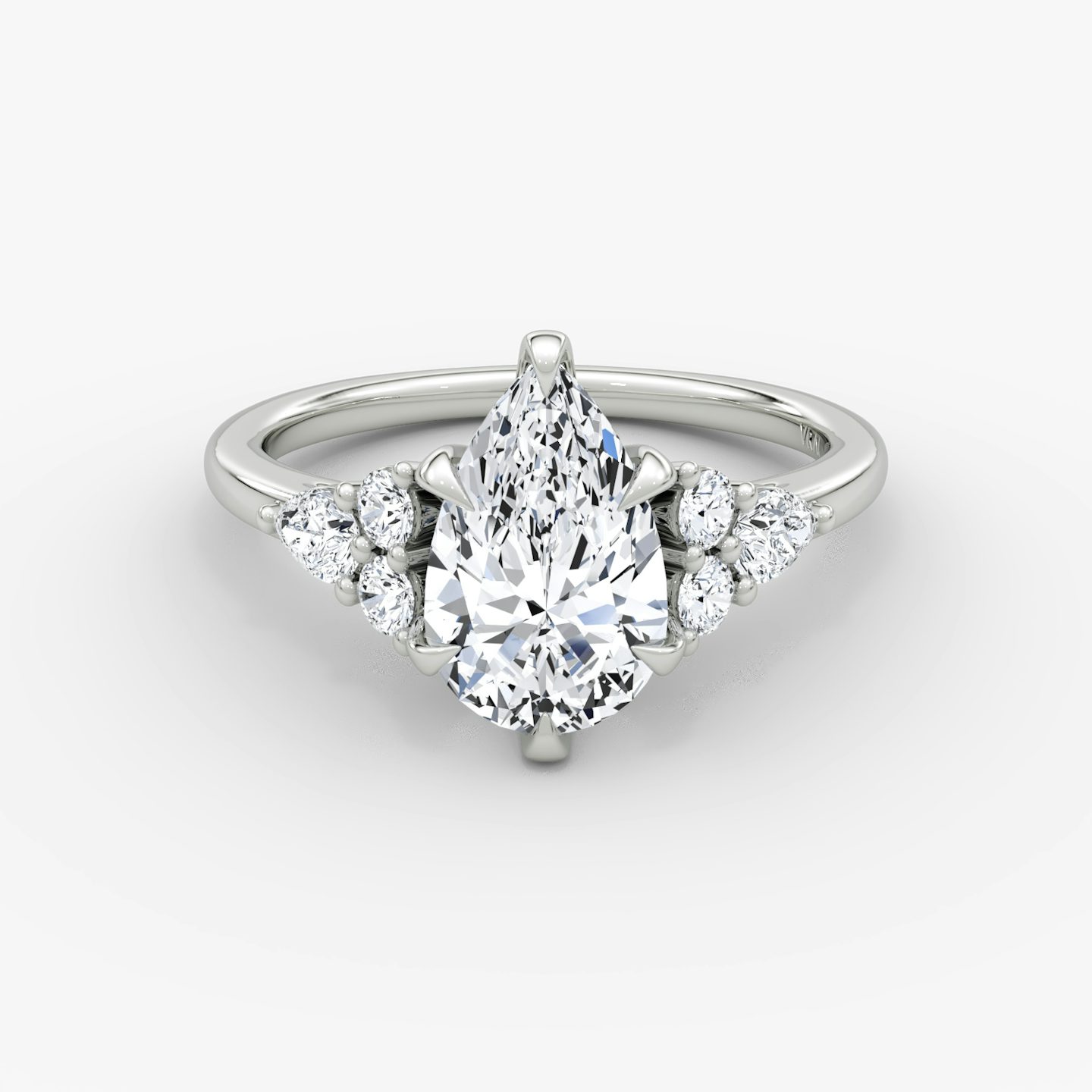 Anillo de compromiso Pear Cluster Heirloom | Pera | 18k | Oro blanco | bandAccent: Simple | diamondOrientation: vertical | caratWeight: other
