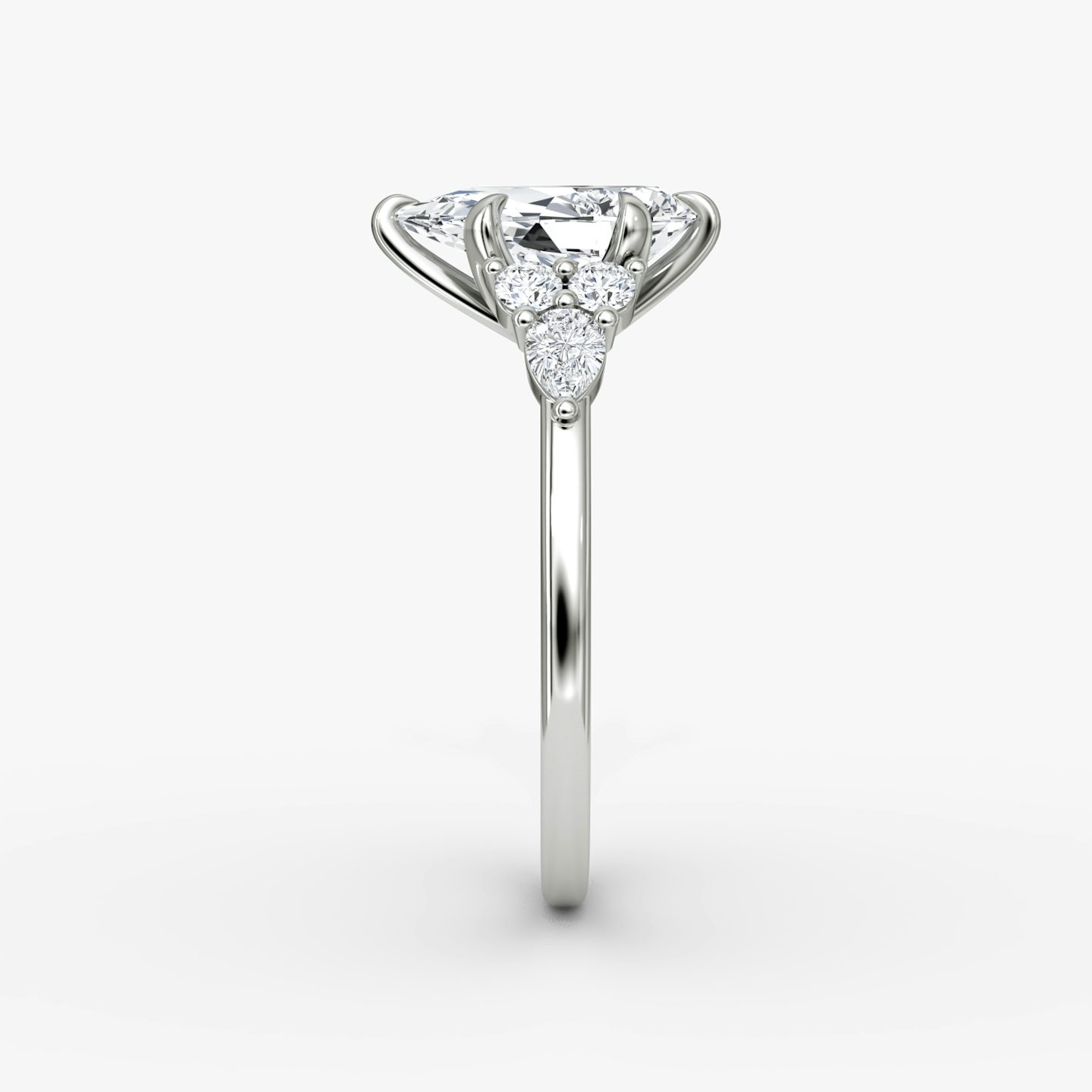 Anillo de compromiso Pear Cluster Heirloom | Pera | 18k | Oro blanco | bandAccent: Simple | diamondOrientation: vertical | caratWeight: other